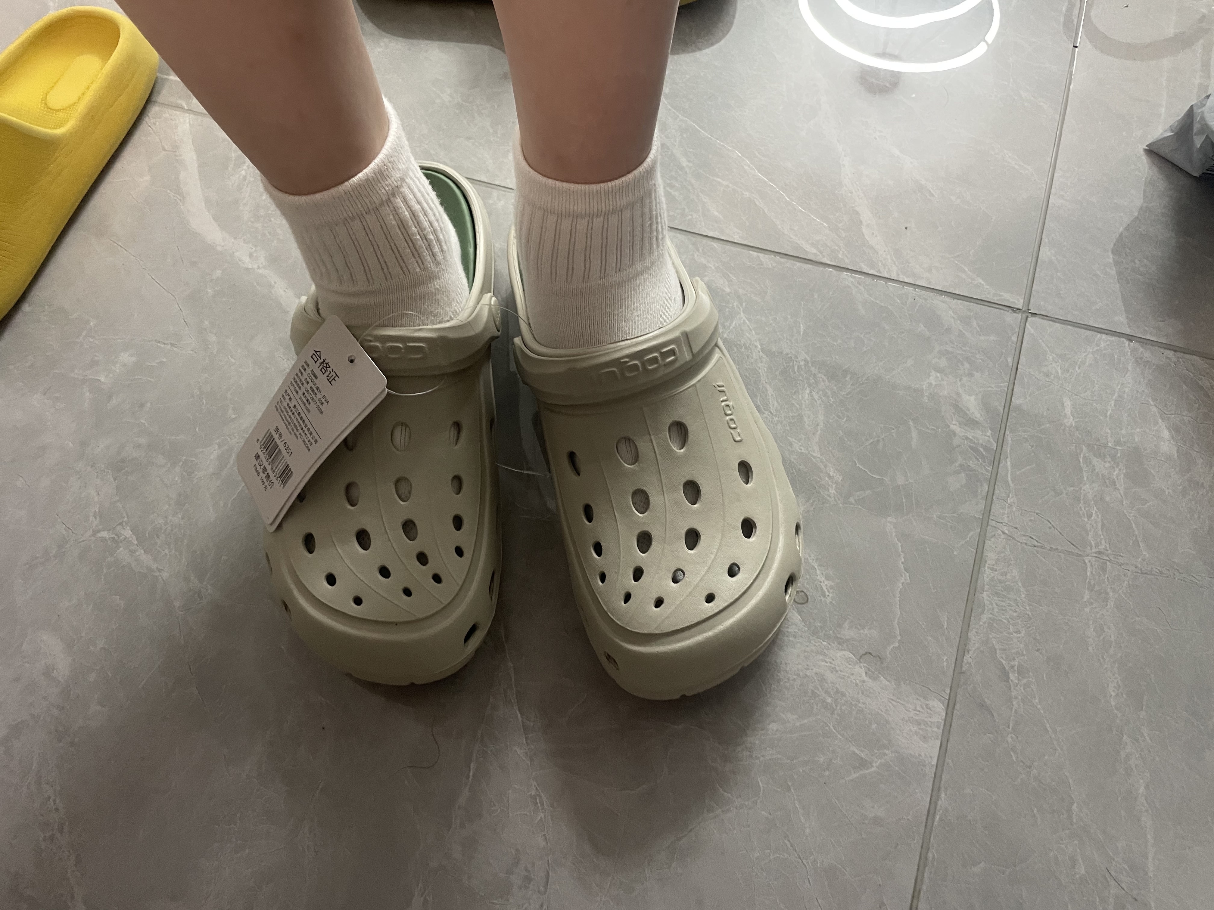 酷趣（Coqui）情侣洞洞鞋防雨轻质排沙两穿休闲百搭凉拖鞋女款 卡其色39 CQ6351 实拍图