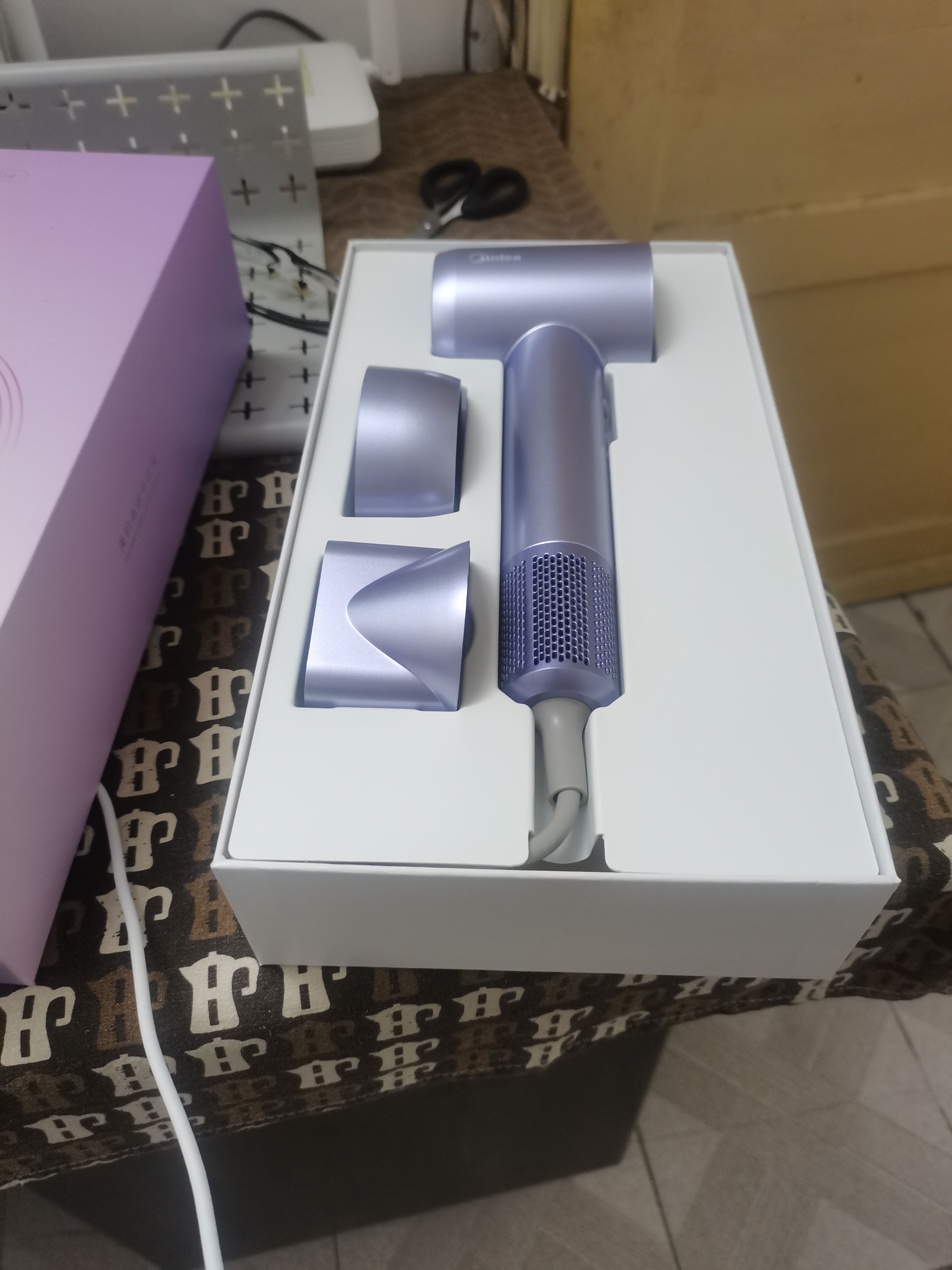 美的（Midea）高速电吹风 66亿等离子护发吹风机 大功率家用负离子吹风筒 智能数显屏FG505紫 节日礼物 实拍图