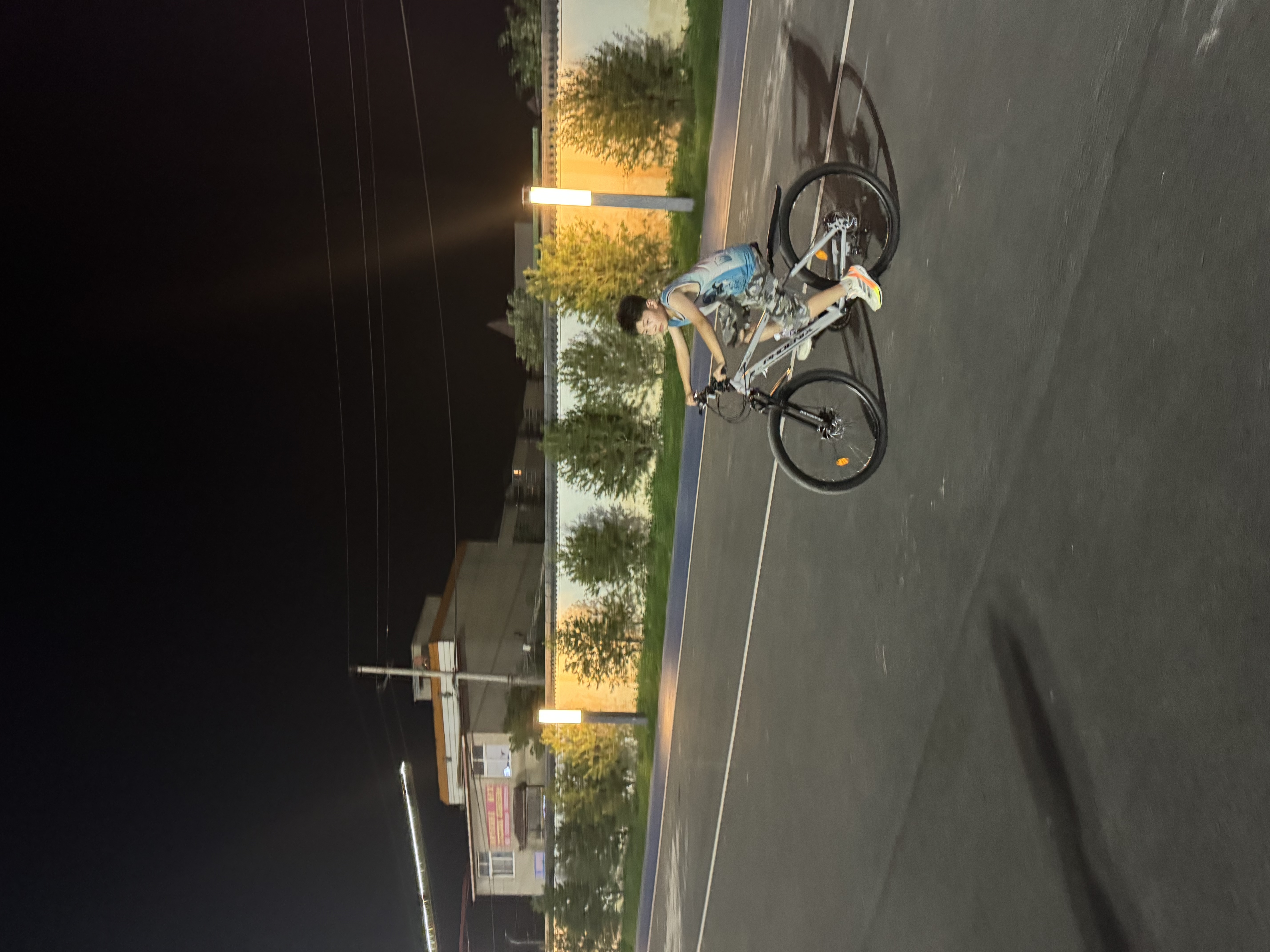 凤凰上海凤凰山地车自行车男士女式学生成人变速宽胎越野公路赛单车 【钢架/全套竞速轴承】条轮消灰 26寸24速【建议身高158-188cm】 实拍图