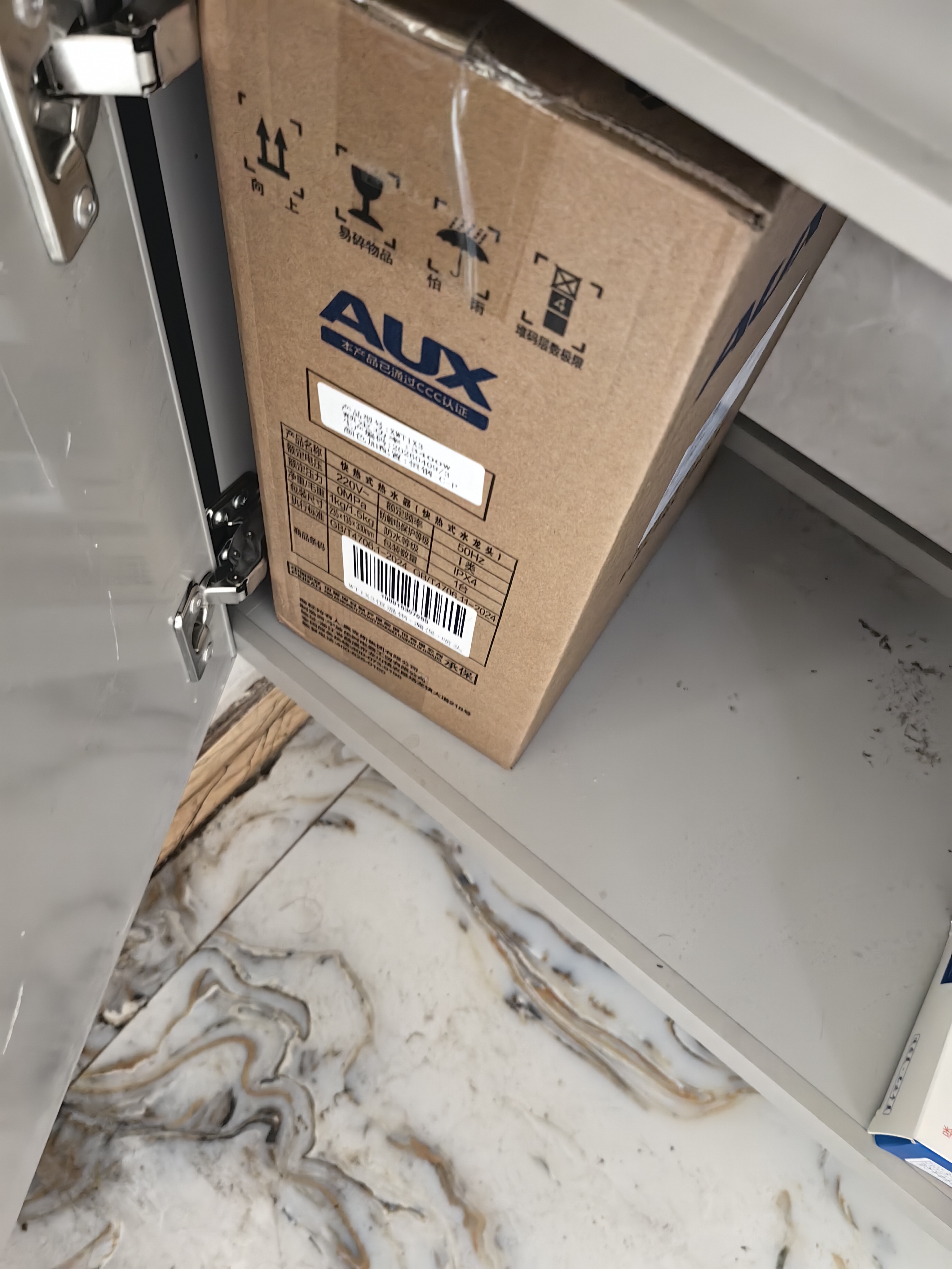 奥克斯(AUX)电热水龙头变频恒温卫浴面盆冷热两用变频恒温即热式速热快热厨房宝下进水带漏保WT不锈钢 实拍图