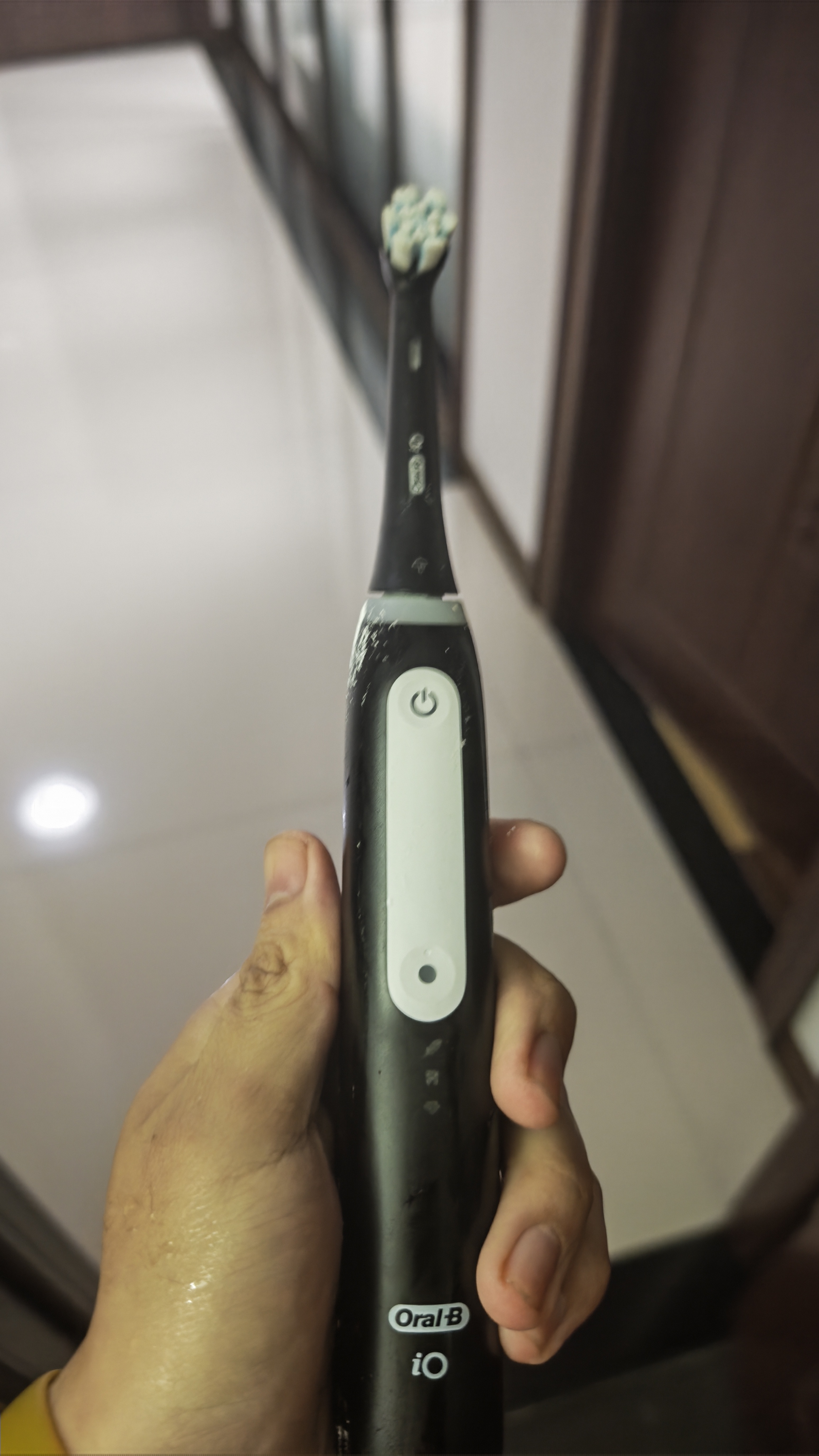 欧乐B德国进口成人电动牙刷iO3专业护龈刷黑 刷头*1根源洁净牙龈呵护京东自营送礼生日礼物（包装随机） 实拍图