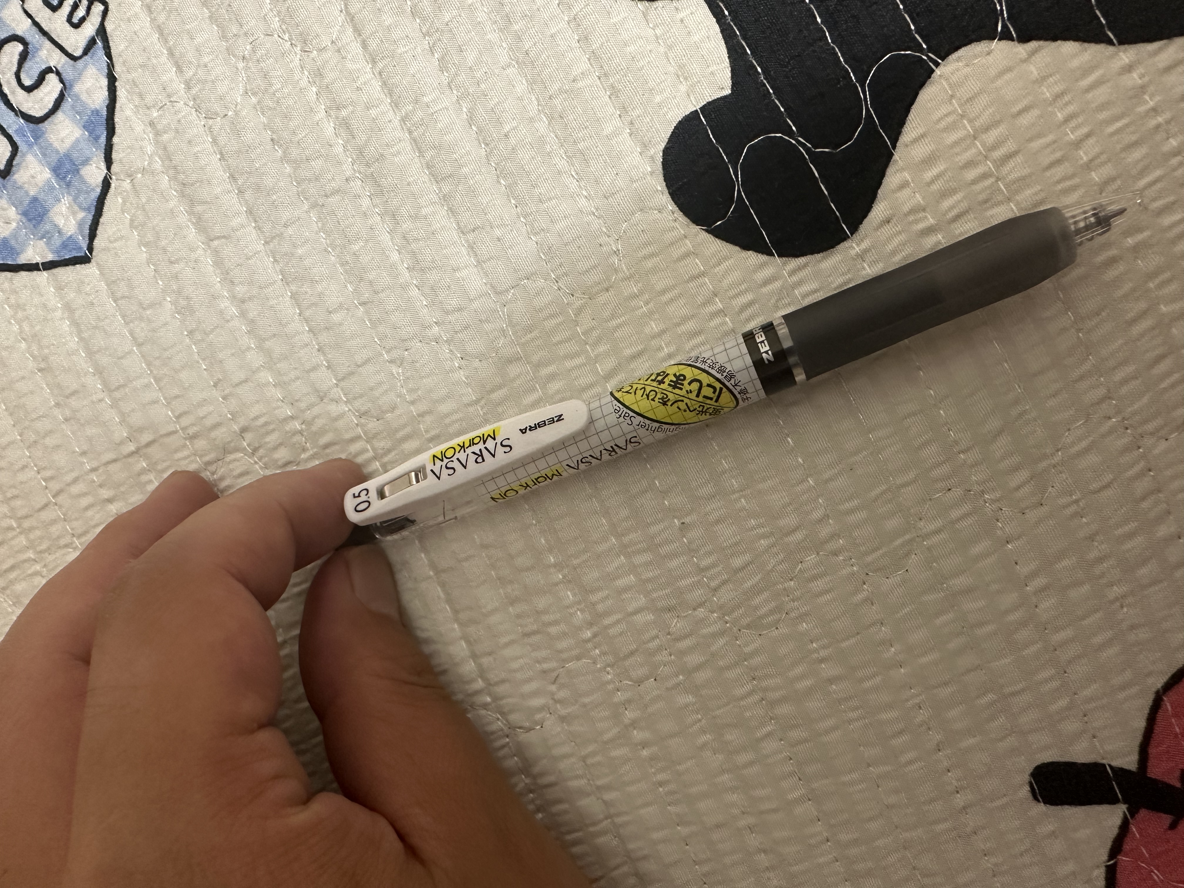 斑马牌（ZEBRA）学霸利器中性笔 0.5mm子弹头按动高颜值签字笔 学生刷题笔记标注笔 JJ77 2黑1红 实拍图