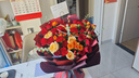艾斯维娜鲜花速递向日葵混搭花束生日礼物全国同城配送 33朵玫瑰康乃馨混搭花束 实拍图