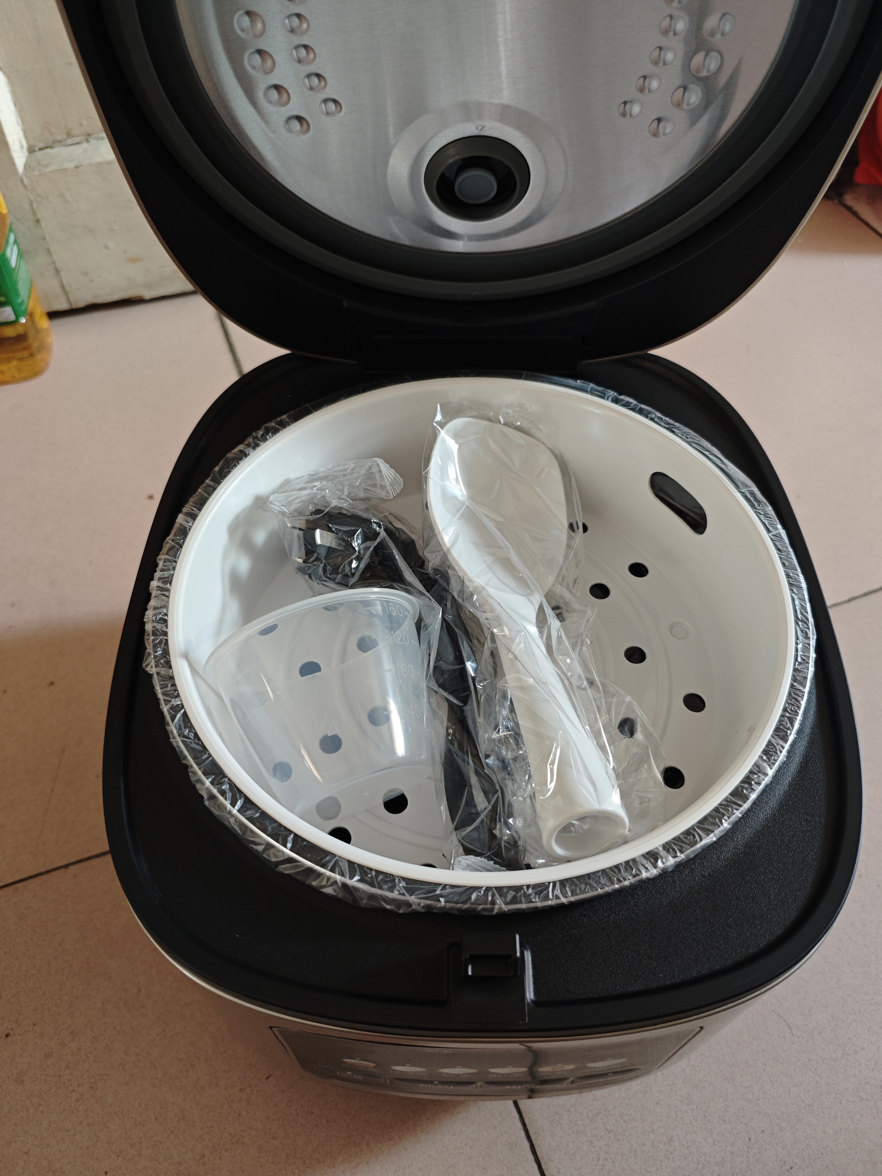 美的（Midea）电饭煲电饭锅4-5人家用5升大容量 炫彩大屏金属机身大火力煮饭锅智能预约微压MB-RE517 实拍图