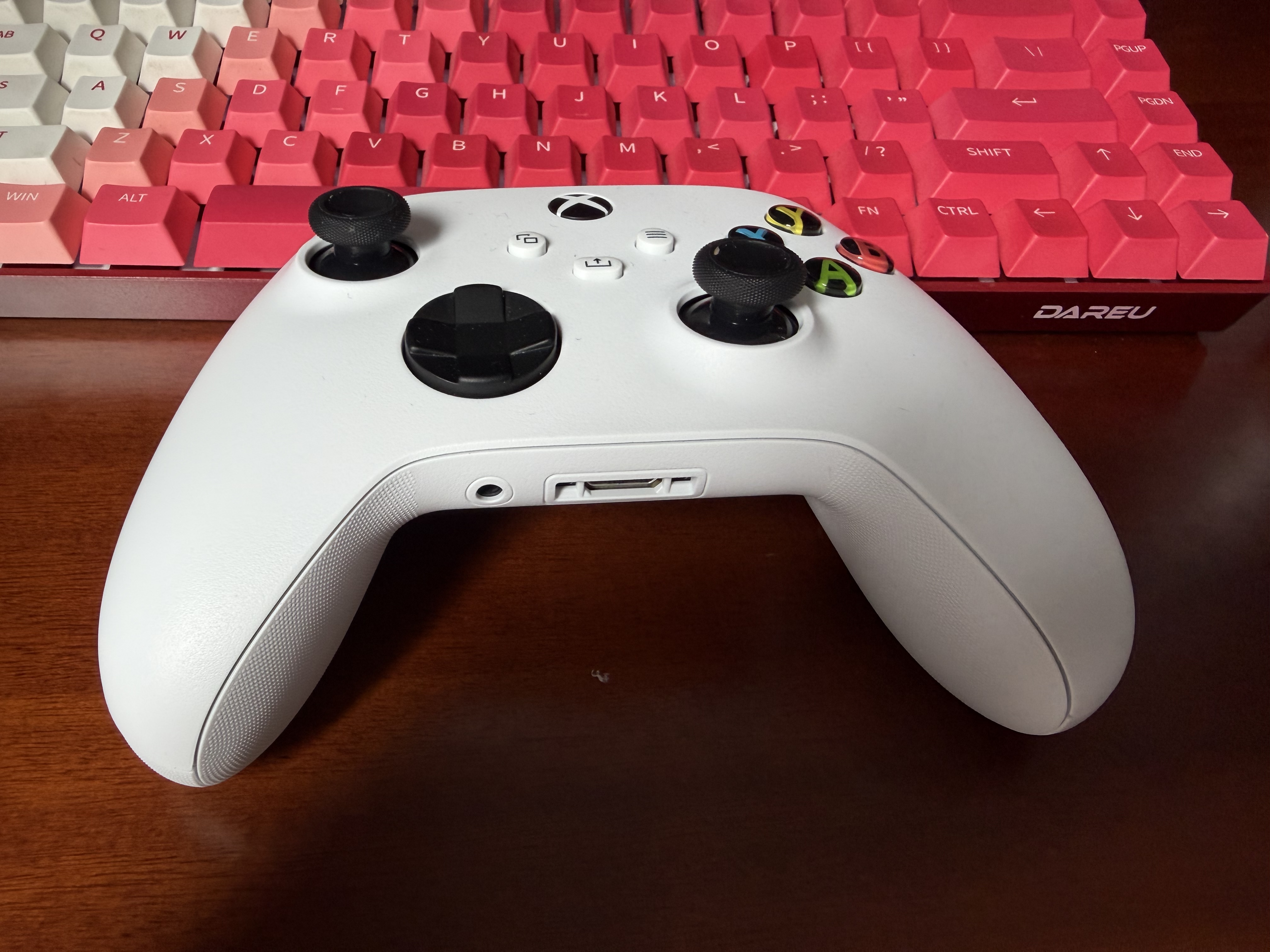 微软（Microsoft）XBOX无线游戏手柄 无线控制器 冰雪白 蓝牙适配XBOX/PC/平板/手机 Steam促销黑神话悟空 丝之歌 实拍图