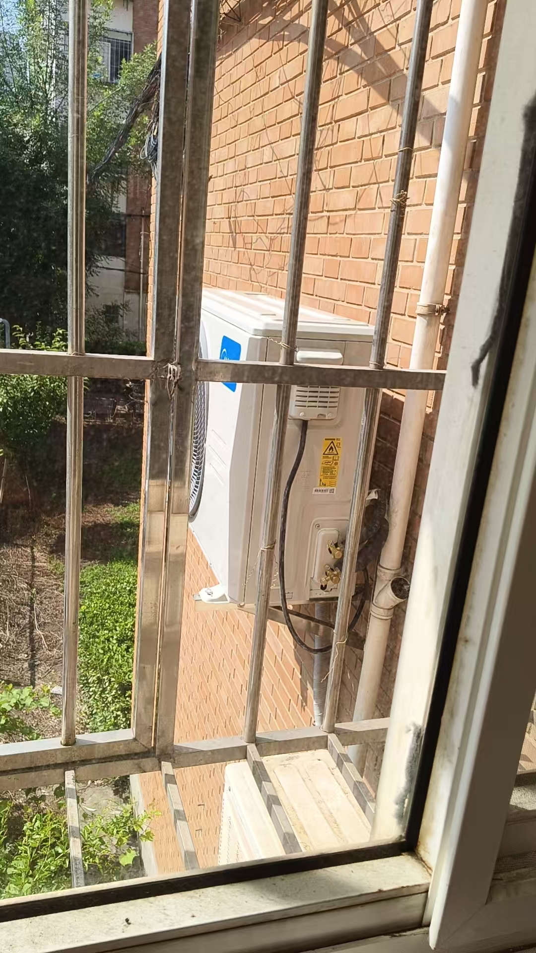 美的空调 全面风 大3匹 一级能效 外机双排纯铜管 贴壁送风 变频省电 客厅立式空调柜机KFR-72LW/N8QM1 实拍图