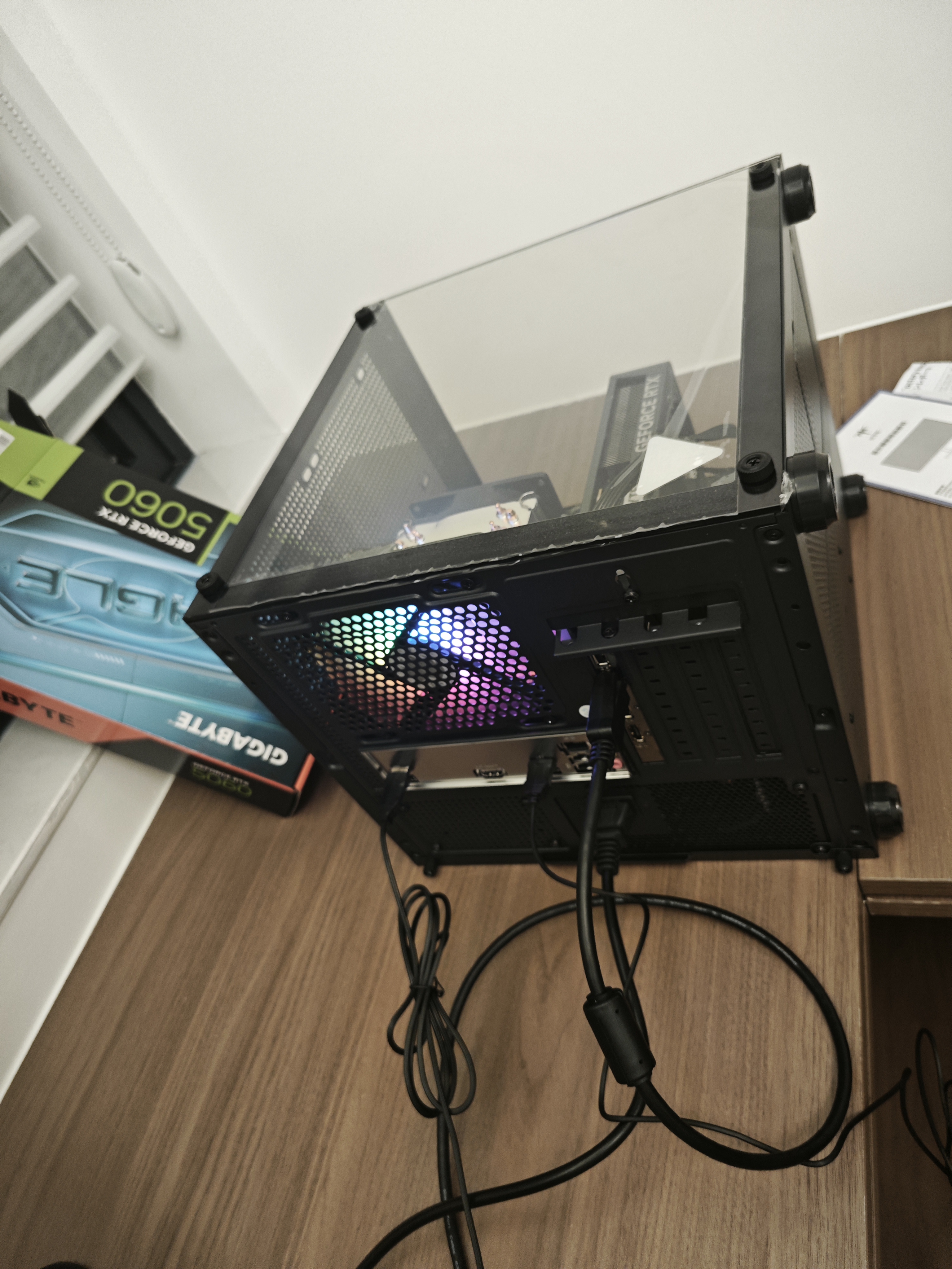 技嘉 酷睿i5 14400F升15代245KF台式组装电脑主机RTX4060Ti/5060Ti游戏高端电竞独显直播设计渲染整机 配置四：i5 14400F丨RTX5060 实拍图
