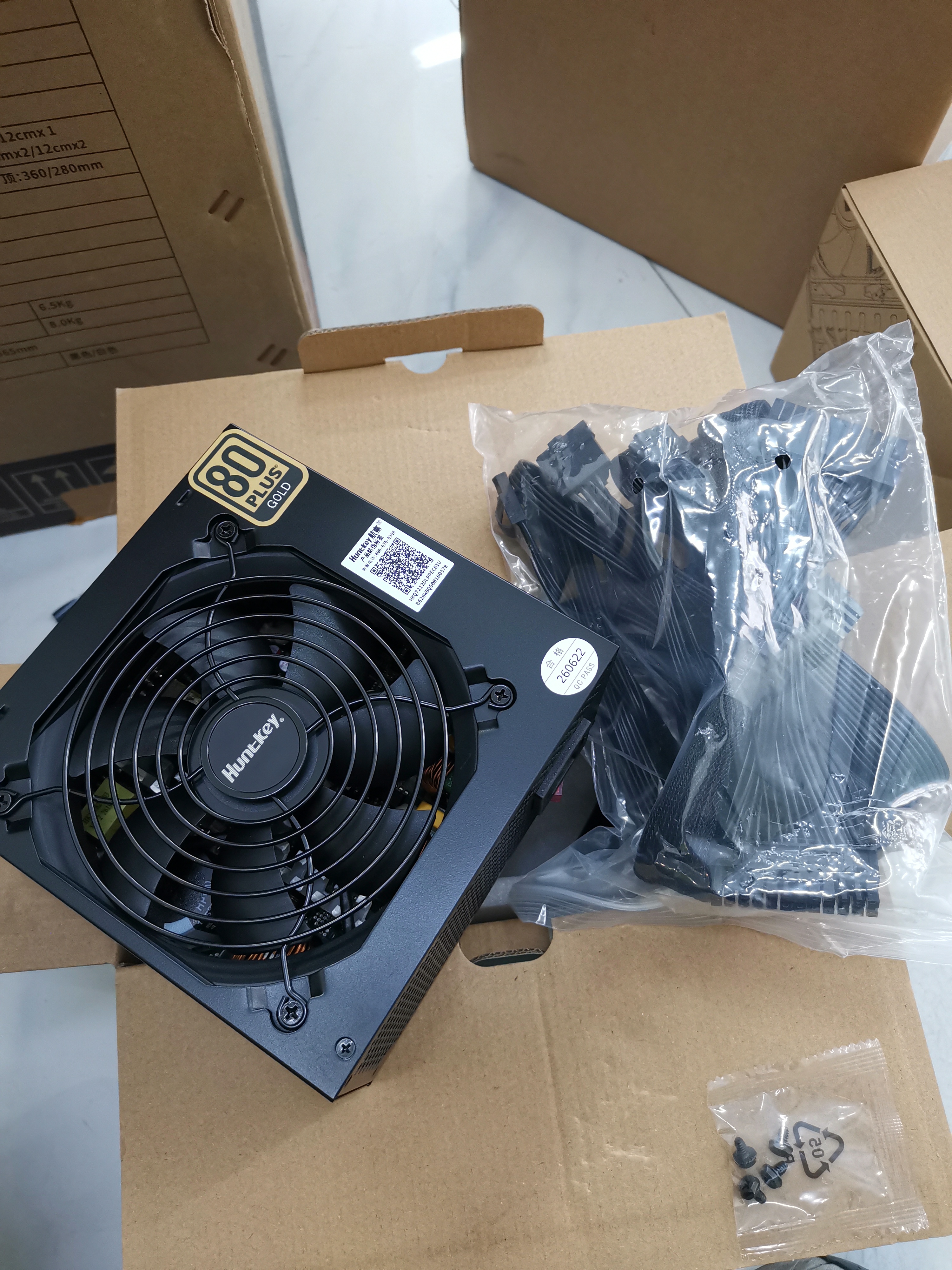 航嘉（Huntkey）WD750K全模组 金牌750W电脑电源（80PLUS金牌/单路60A/全电压/LLC+SR+DC-DC/智能温控） 实拍图