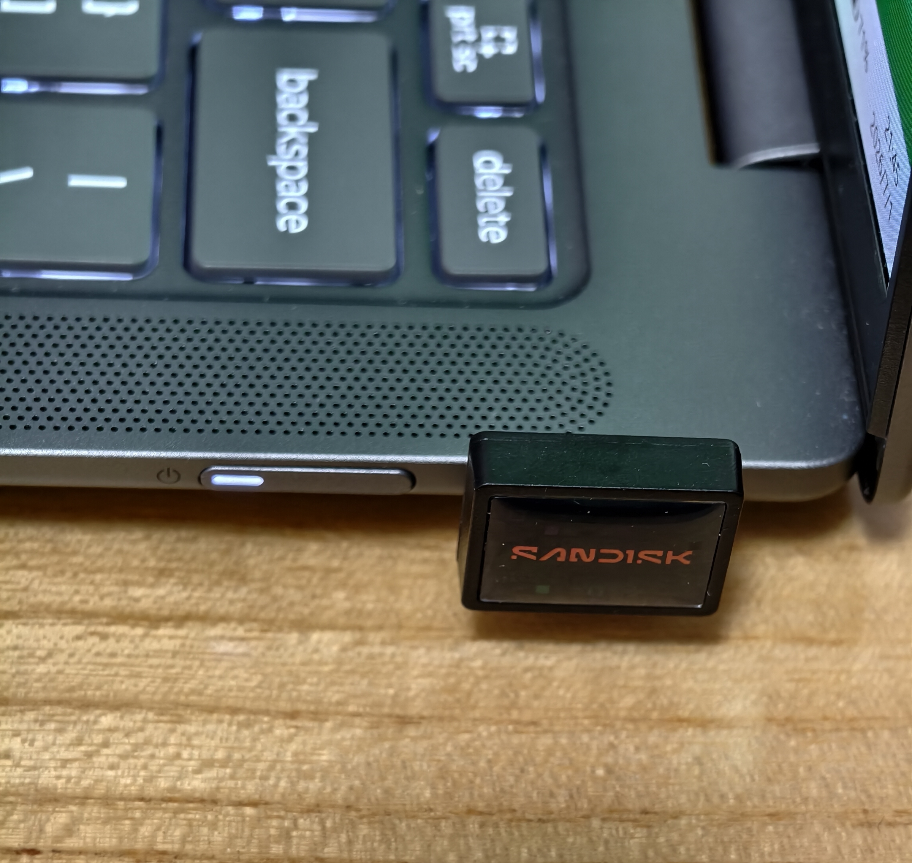 闪迪（SanDisk）64GB Type-C USB3.2 U盘 CZ530 读速高达300MB/s  适用轻薄笔记本电脑 小巧便携 大容量办公优盘 实拍图