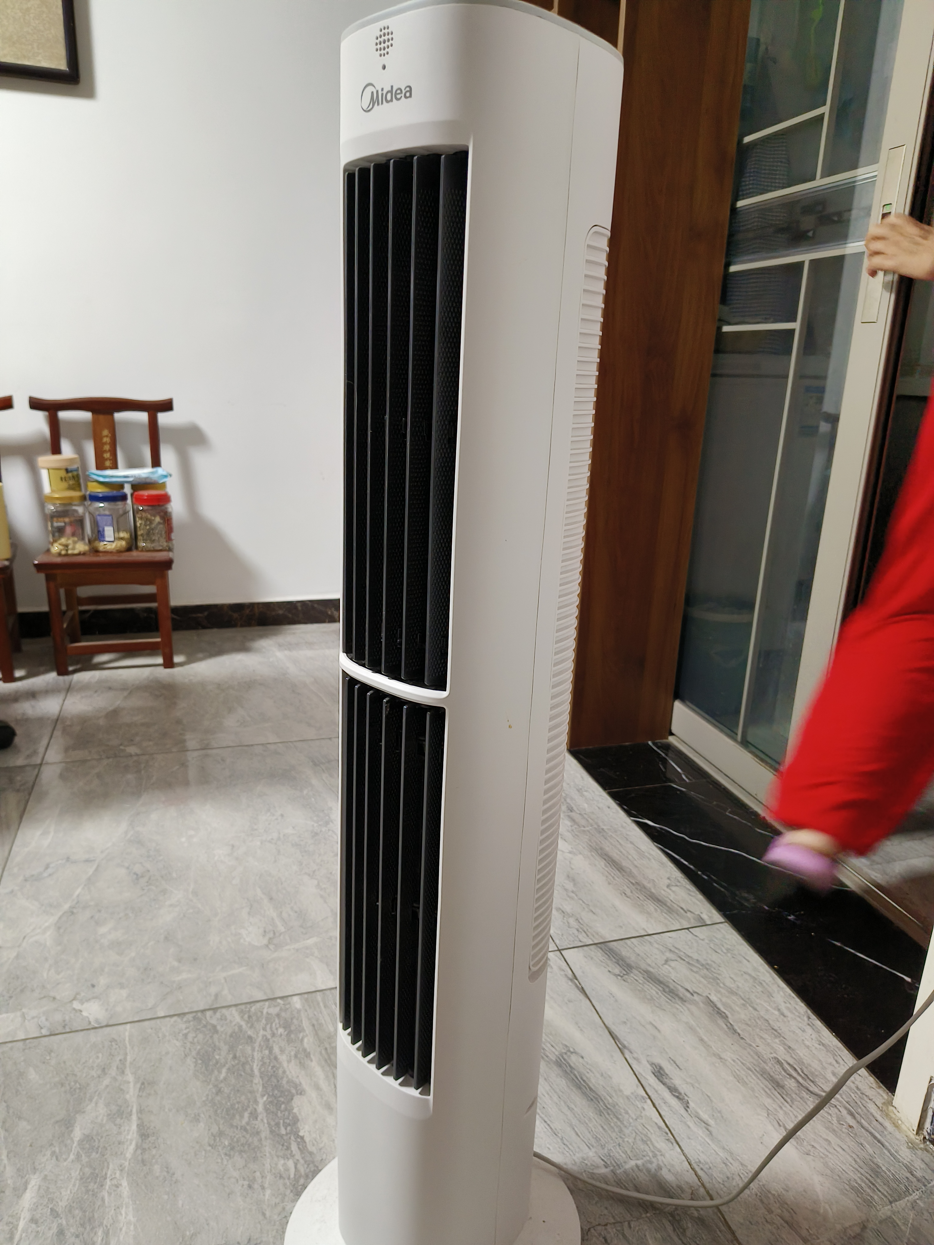 美的（Midea）【双向送风】定时塔扇/家用电风扇/大风力无叶风扇/轻音电扇/柔风落地扇/立式摇头小风扇 ZAJ09JX 实拍图