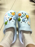 名创优品（MINISO）洞洞鞋女款夏季户外穿eva防滑防臭可DIY沙滩鞋增高凉拖鞋女士 天空蓝+可爱怪兽 36-37 实拍图