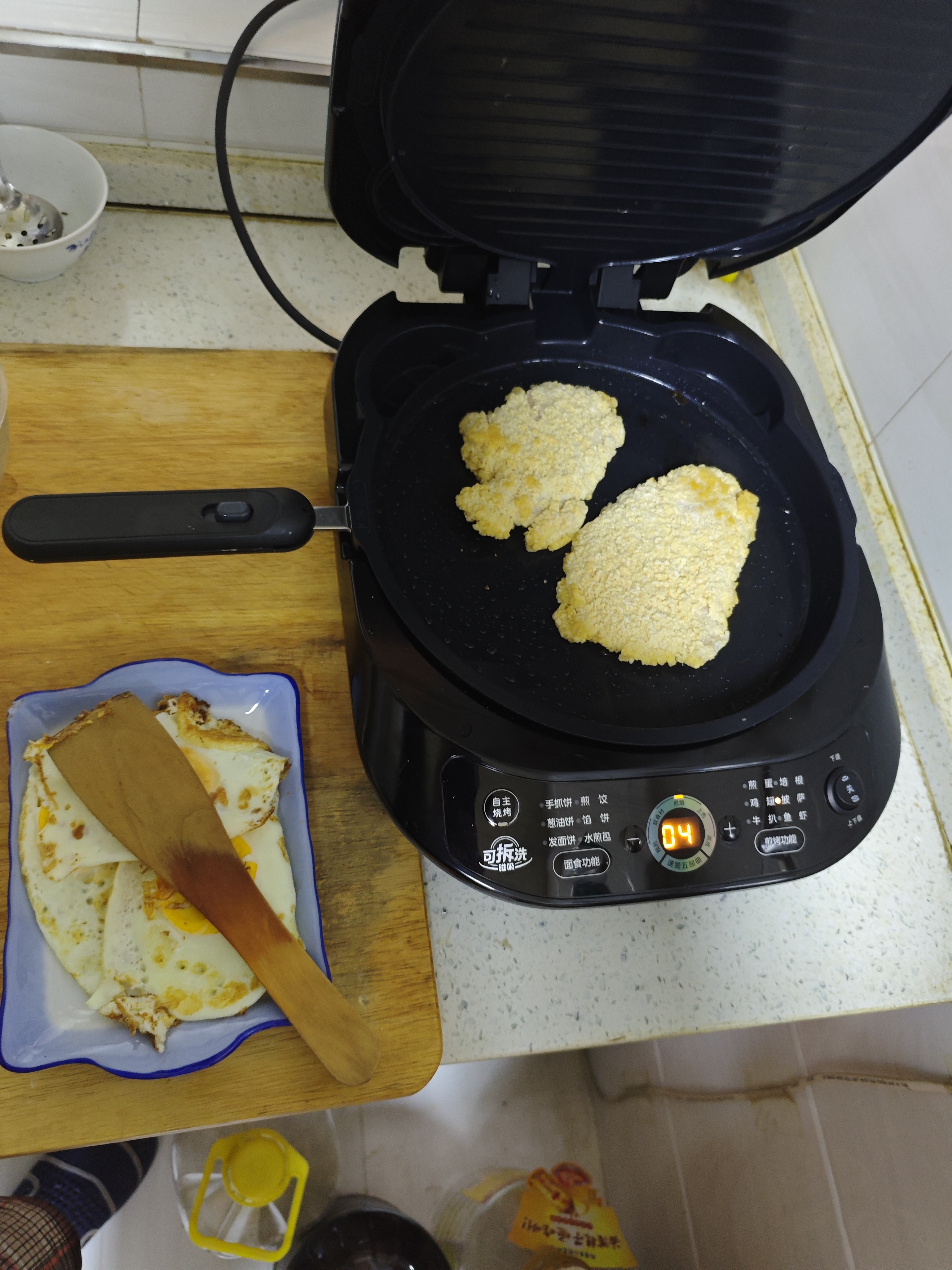 美的（Midea）电饼铛 电饼档上下盘可拆洗家用智能0氟钛陶瓷双面加热三明治早餐机煎烤机煎饼锅烙饼锅 JKC3077Ti 实拍图