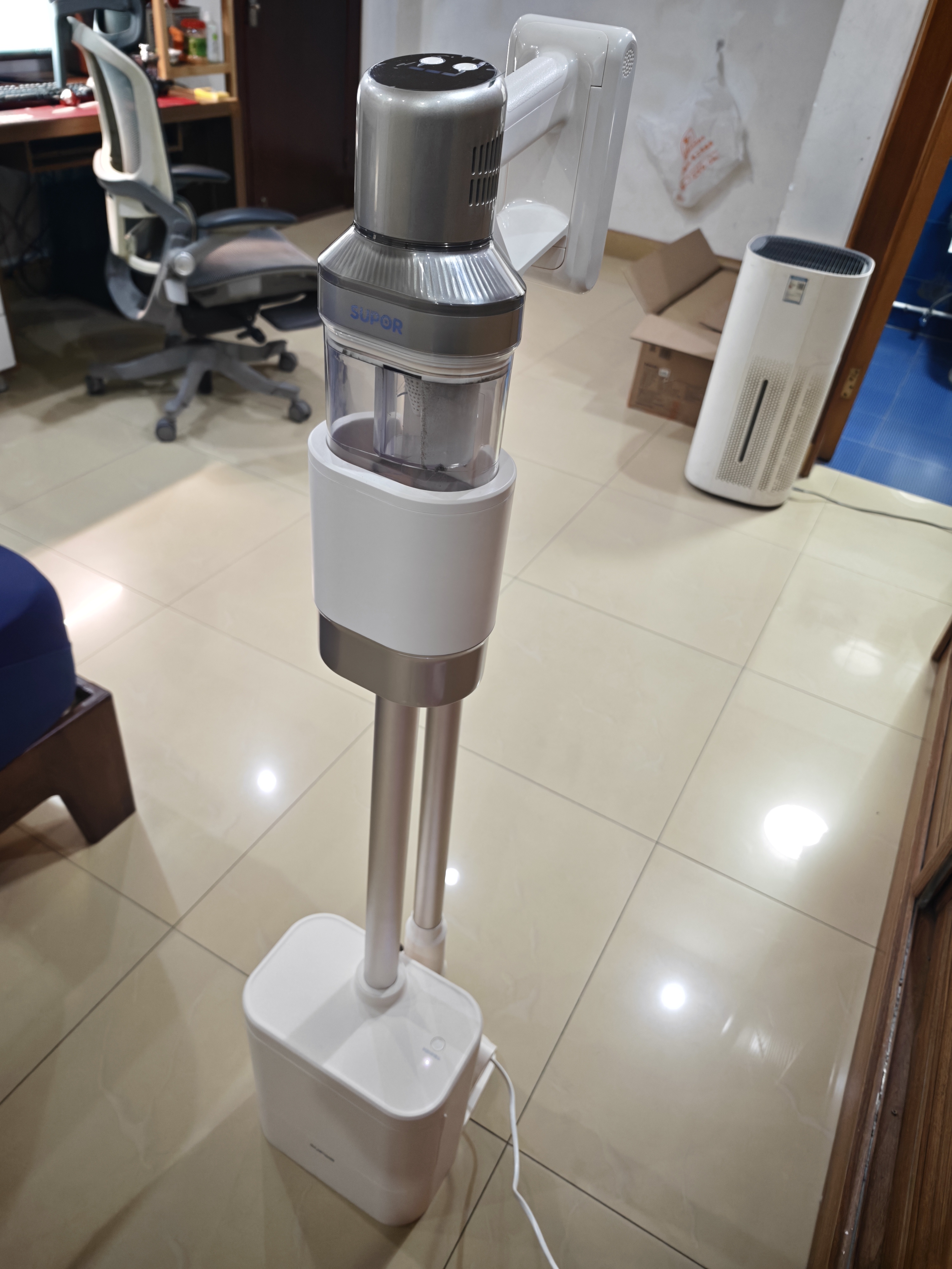 苏泊尔（SUPOR）吸尘器【除尘神器】智能自动集尘管家家用手持无线集尘基站大吸力绿光除螨双尘杯毛发防缠V96 实拍图