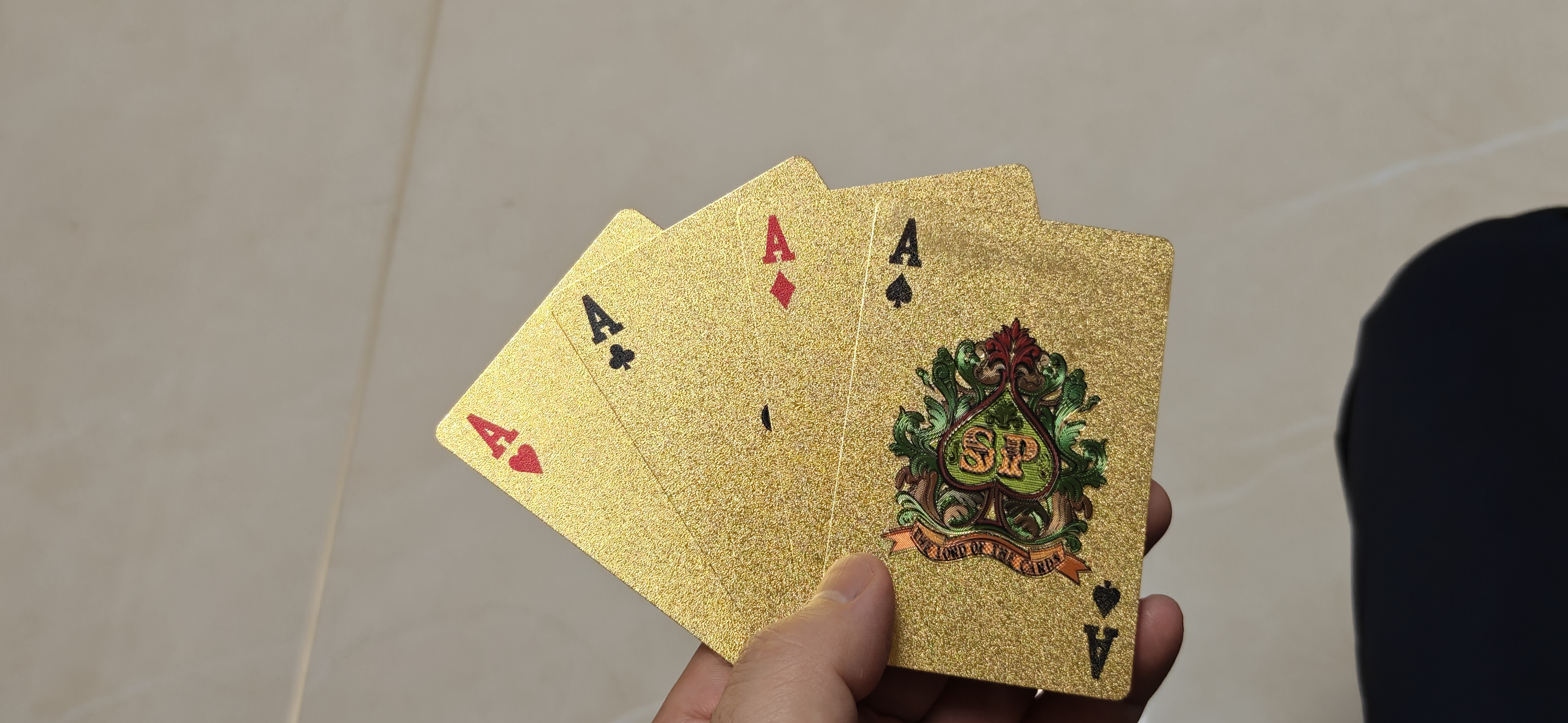 黄金扑克牌PVC塑料扑克防水创意土豪金色金属朴克牌纸牌金箔扑克 金色欧元款扑克 实拍图