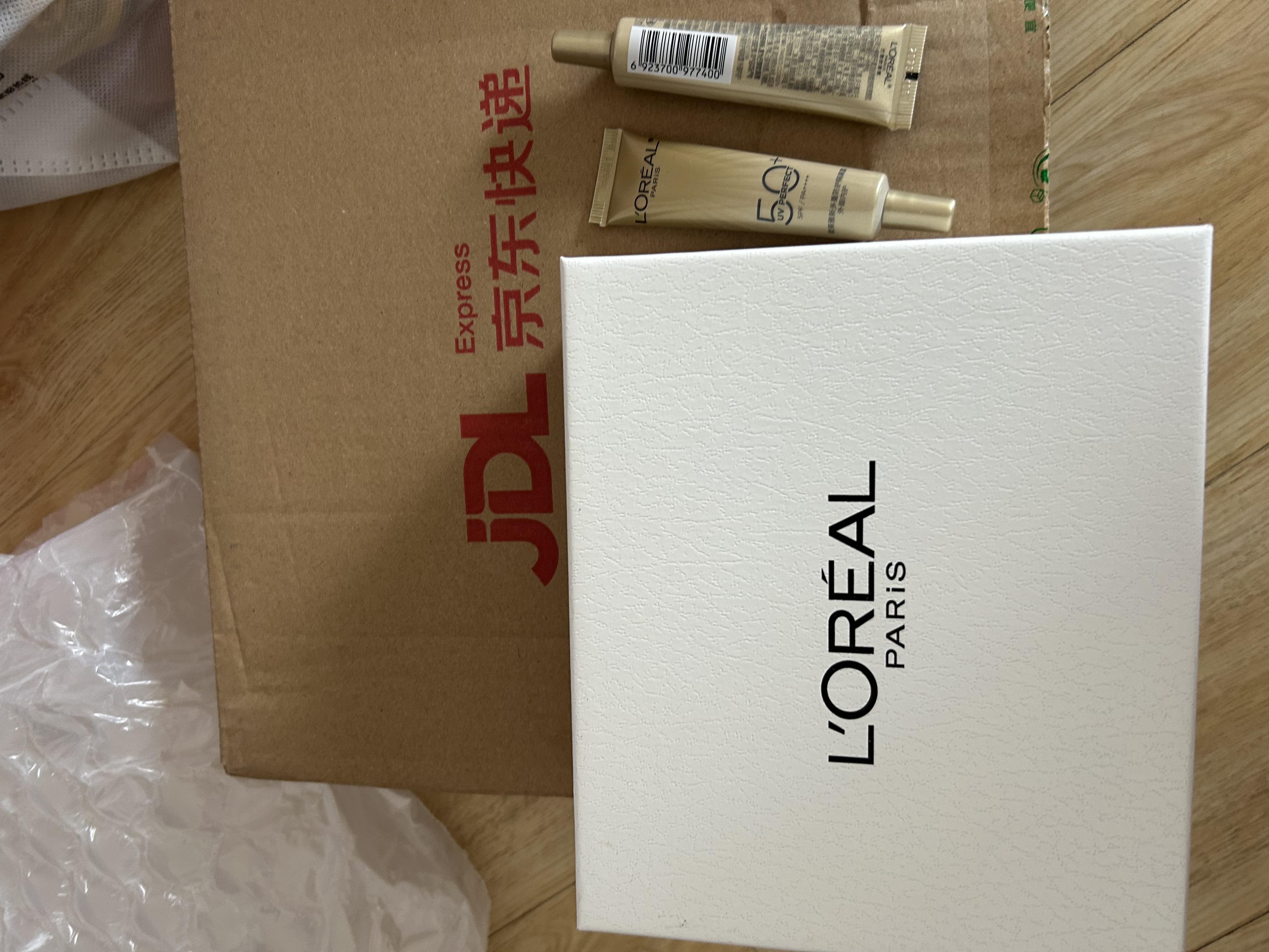 欧莱雅小金管防晒霜30ml*2养肤隔离护肤品日常通勤男女通用 实拍图