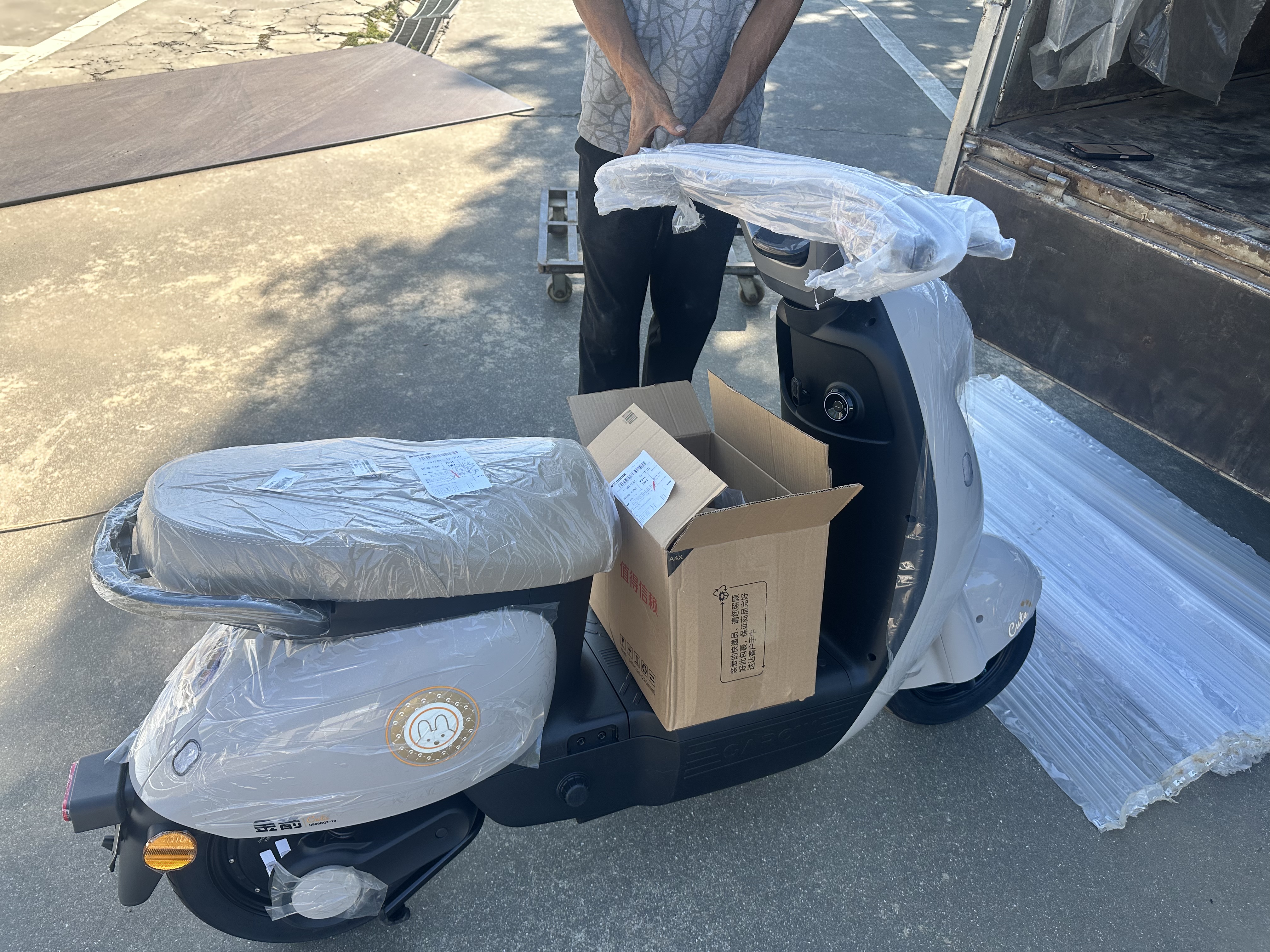 金箭电动摩托车 【人气爆款】灵彩60V20AH铅酸电池长续航800W大动力踏板女电动轻便摩托车电动车独角兽 实拍图