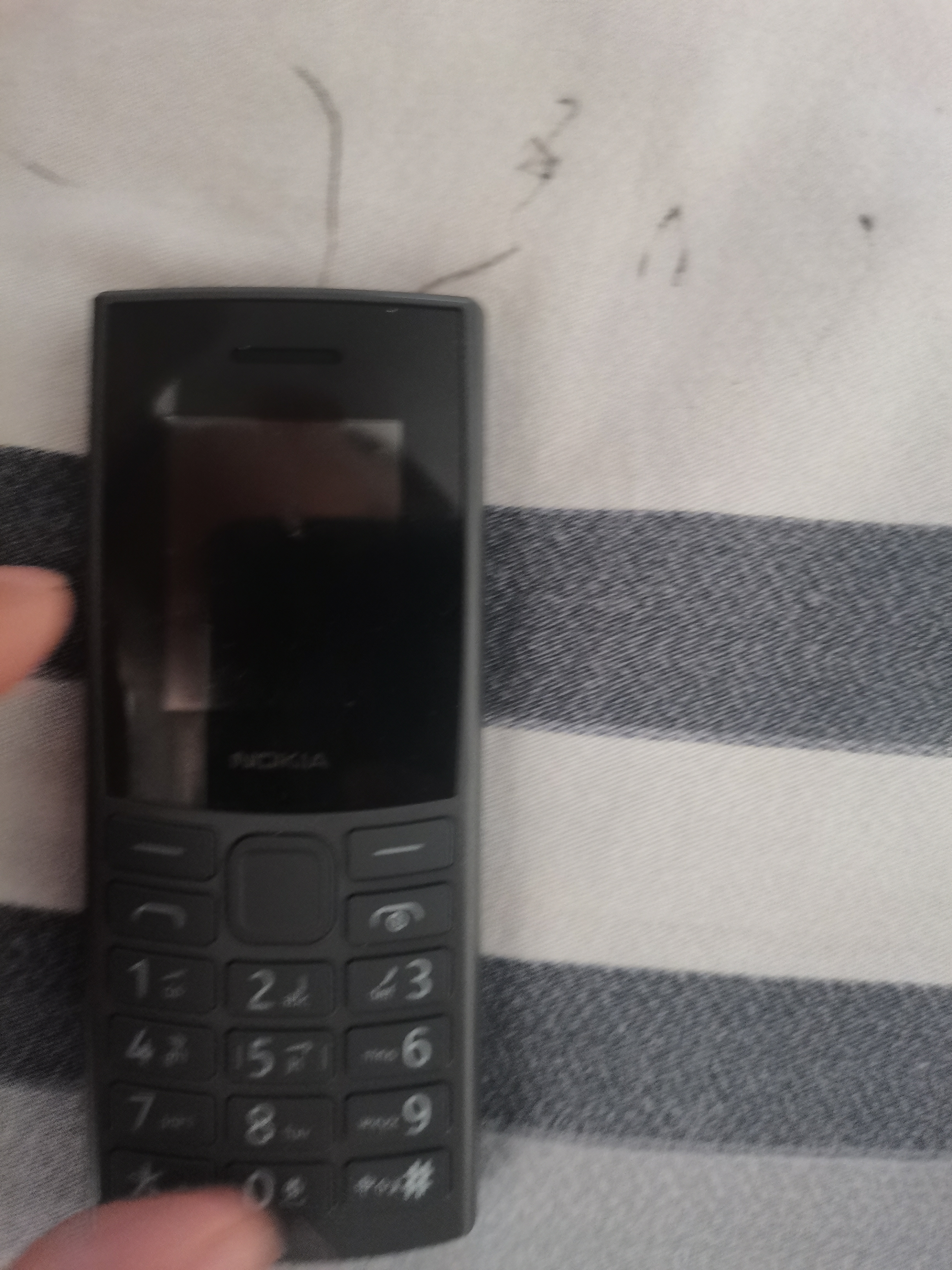 诺基亚（NOKIA）新105 4G 全网通移动联通电信 老人老年按键直板学生儿童备用戒网手机 双卡双待  黑色 实拍图