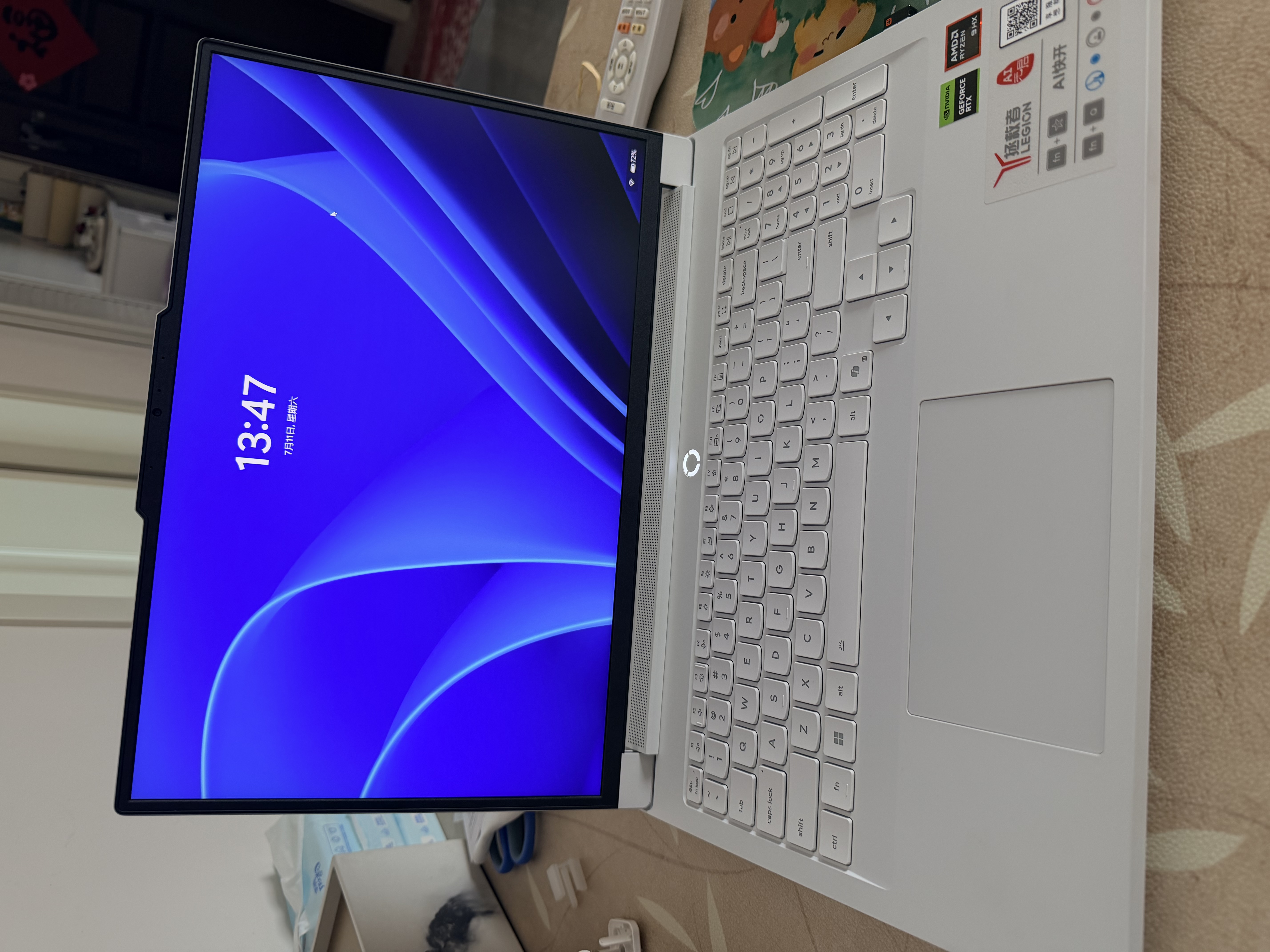 联想拯救者R9000P 2026 电竞游戏本笔记本(锐龙 9 8945HX 16G 1T RTX5060 2.5k 240Hz 100% DCI-P3)白 实拍图