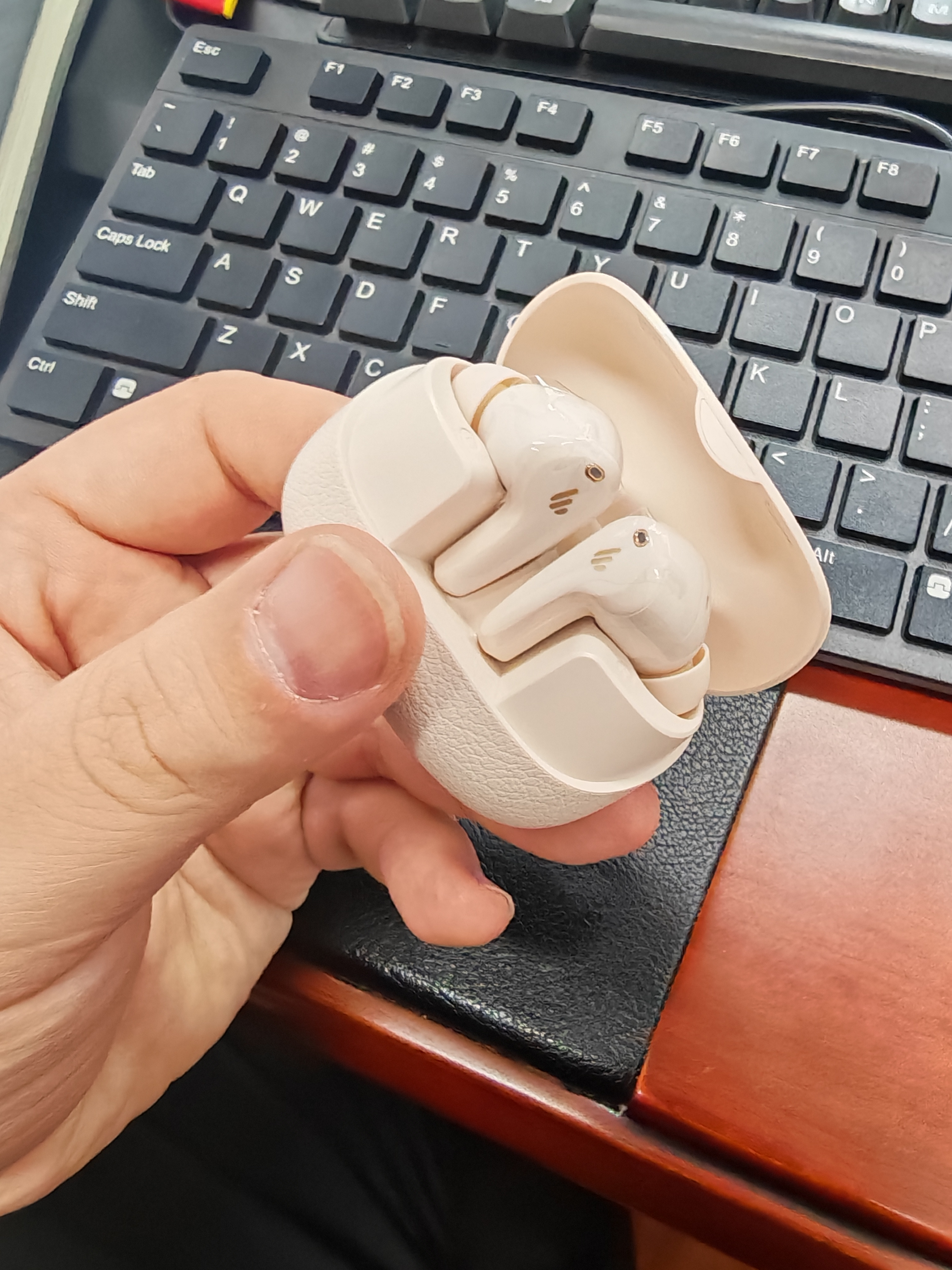漫步者（EDIFIER）FitBuds Pro真无线主动降噪蓝牙耳机太空舱入耳式低延迟轻奢学生音乐游戏运动礼物适配于苹果华为 【皮革纹理设计】薄樱粉+收纳袋 实拍图