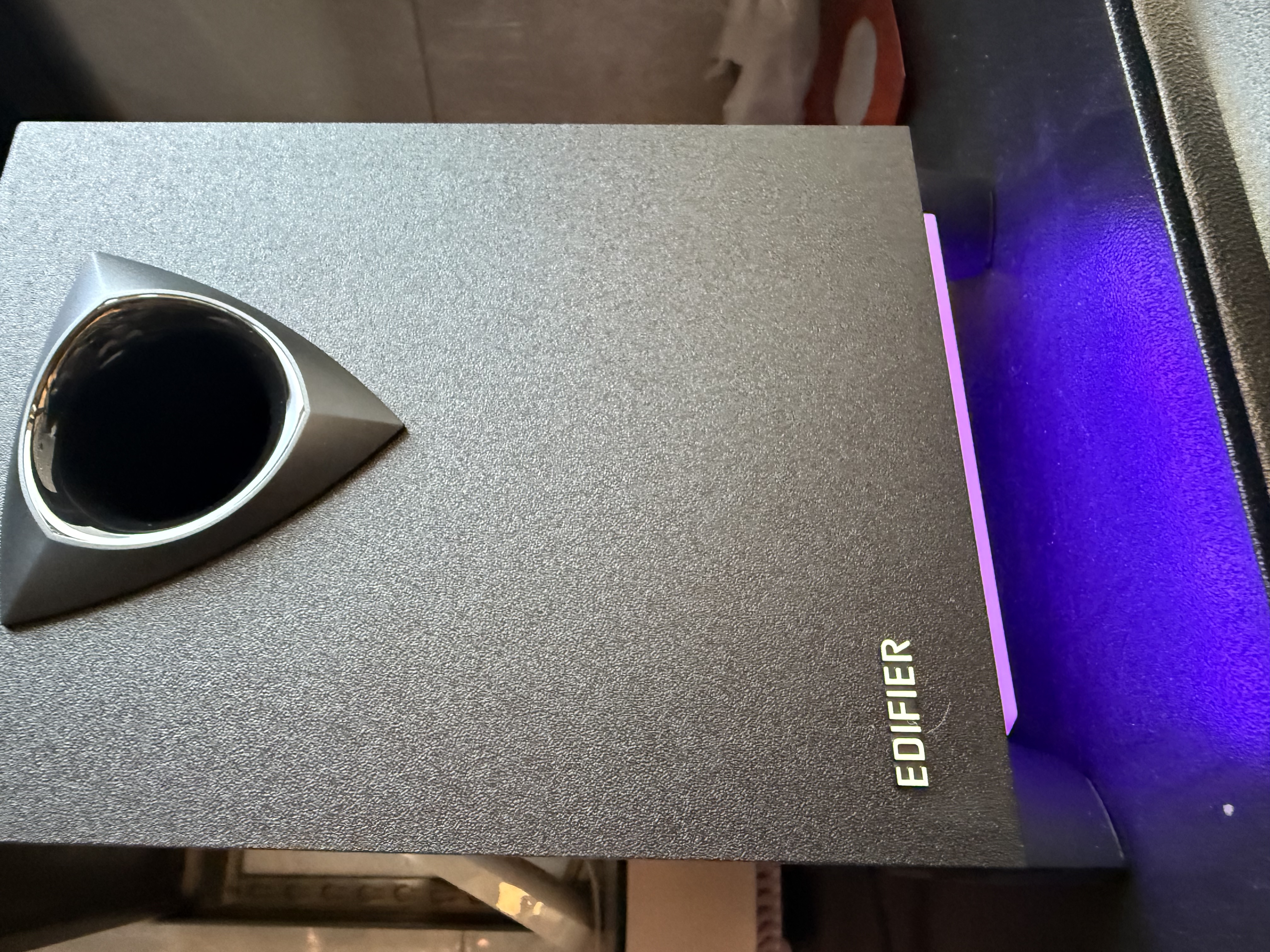 漫步者（EDIFIER）M30SW 2.1桌面游戏音箱 电脑音响音箱 RGB氛围灯 内置麦克风 光影低音炮 USB一线通 玄黑 毕业礼物 实拍图