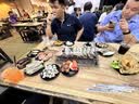 京东京造辣卤盛宴礼盒约108包卤味团购送礼物零食大礼包897g辣条豆干儿童 实拍图
