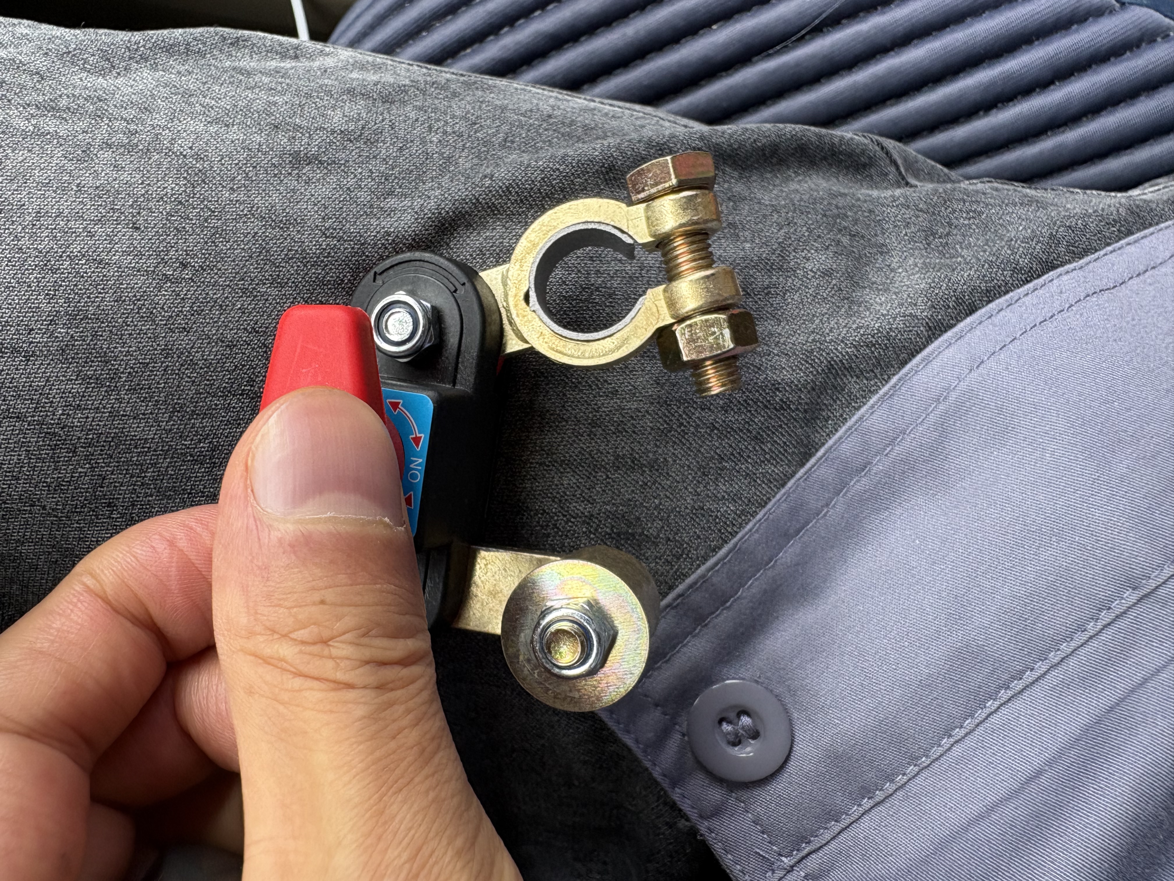 汽车电瓶断电开关12V小轿车用大货车24v电源总开关越野车SUV通用 新款（可旋转型电瓶断电开关）正负极通用*1 实拍图