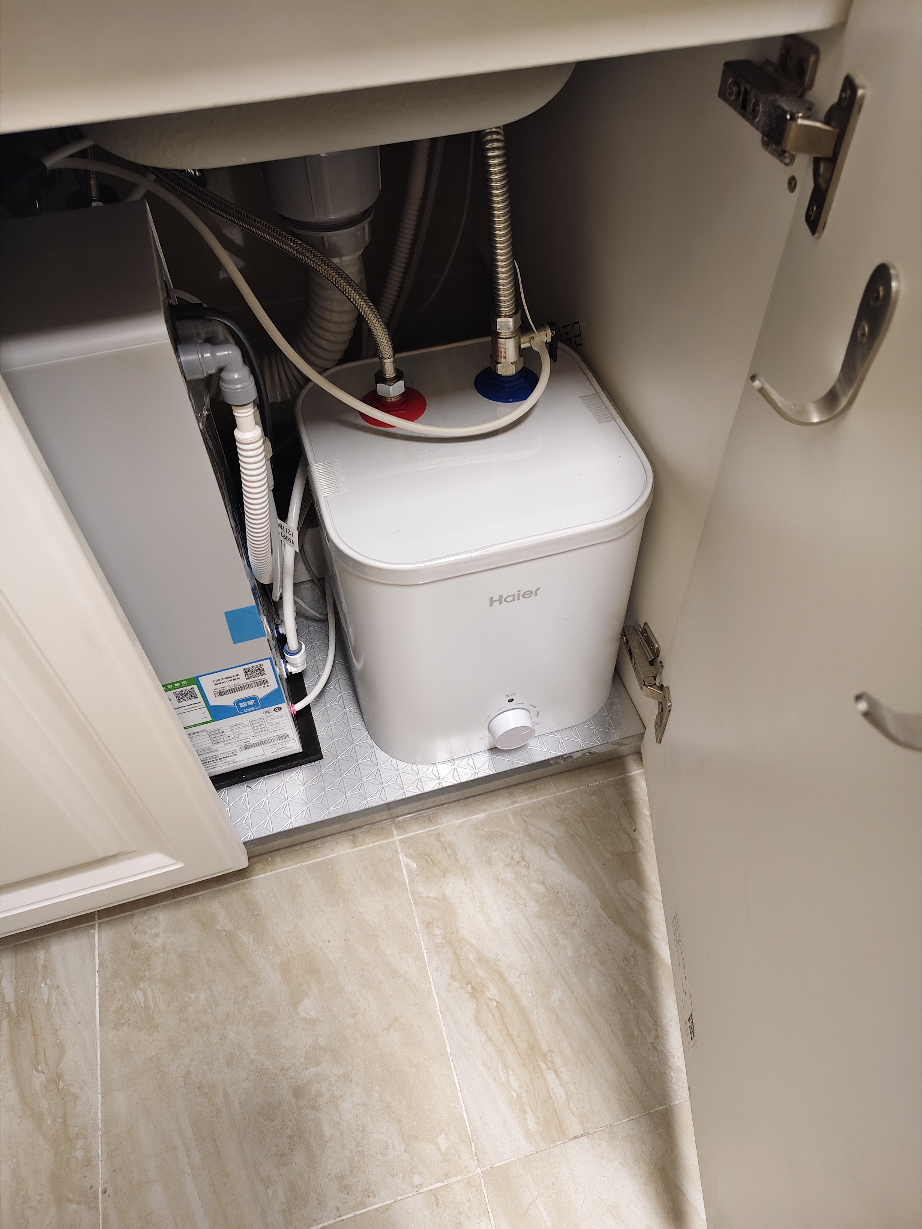 海尔（Haier）【咨询客服享补贴】FA小厨宝 电热水器 储水式一级能效 家用厨房恒温2200W速热节能保温小体积 6L 2000W FA 升级锆金36升大水量 实拍图