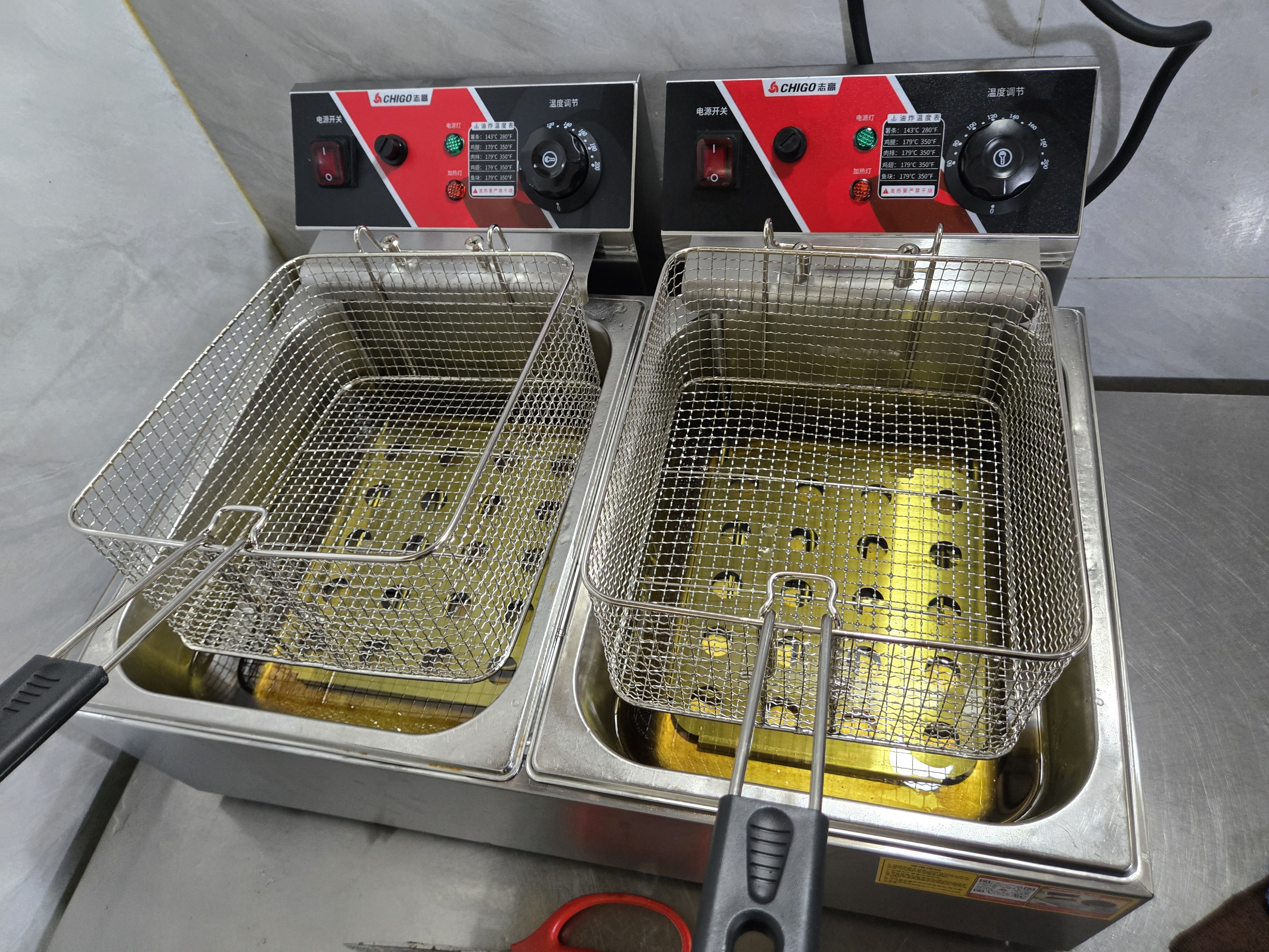 志高（CHIGO）电炸炉商用油炸锅油炸机油条机电炸锅油炸炉炸串机油条薯条机小吃设备 ZG-BK-ZL-82A 实拍图