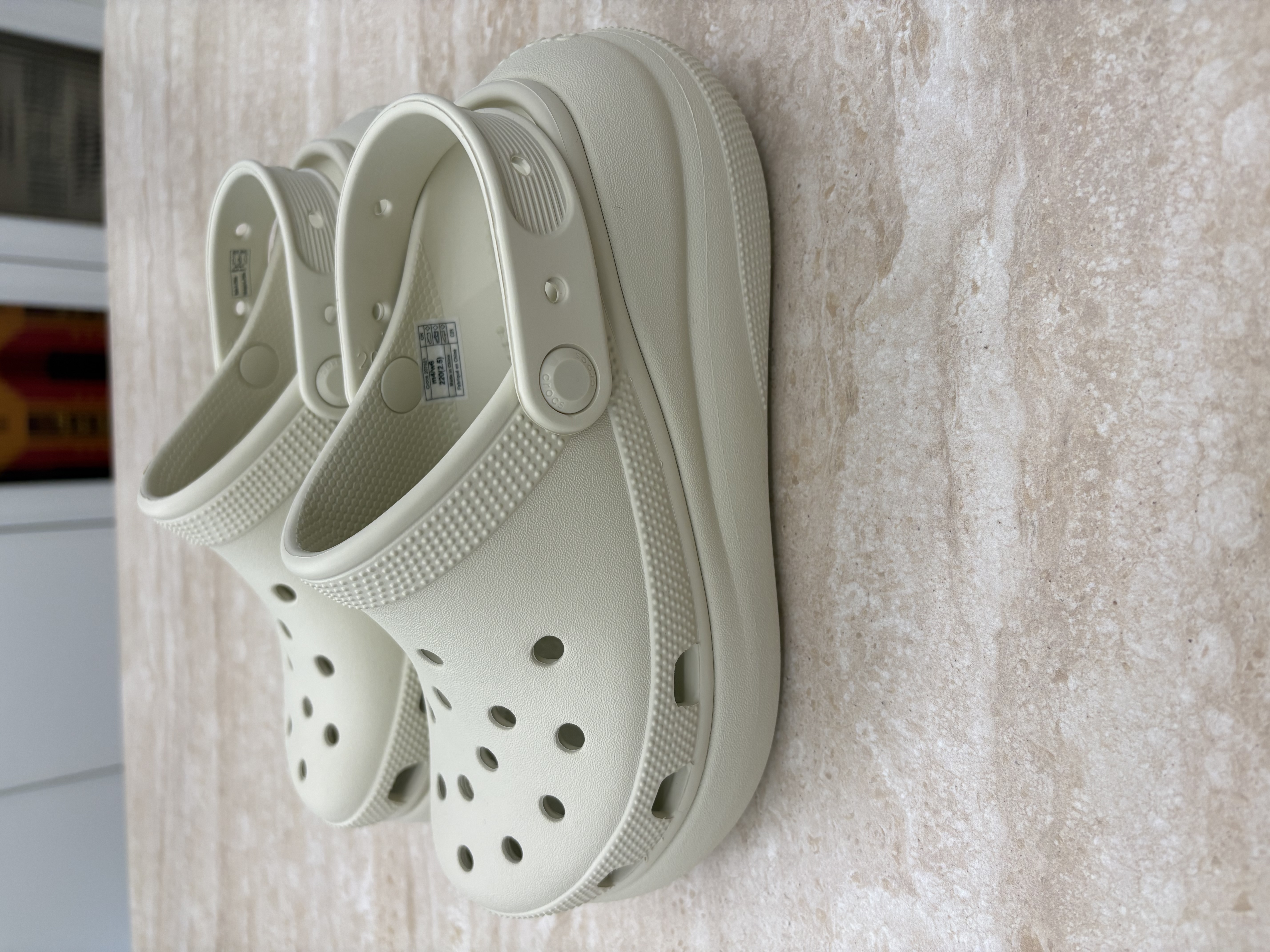 卡骆驰（CROCS）（crocs）经典泡芙Clog男女沙滩洞洞鞋凉拖鞋 207521-2Y2 36 实拍图