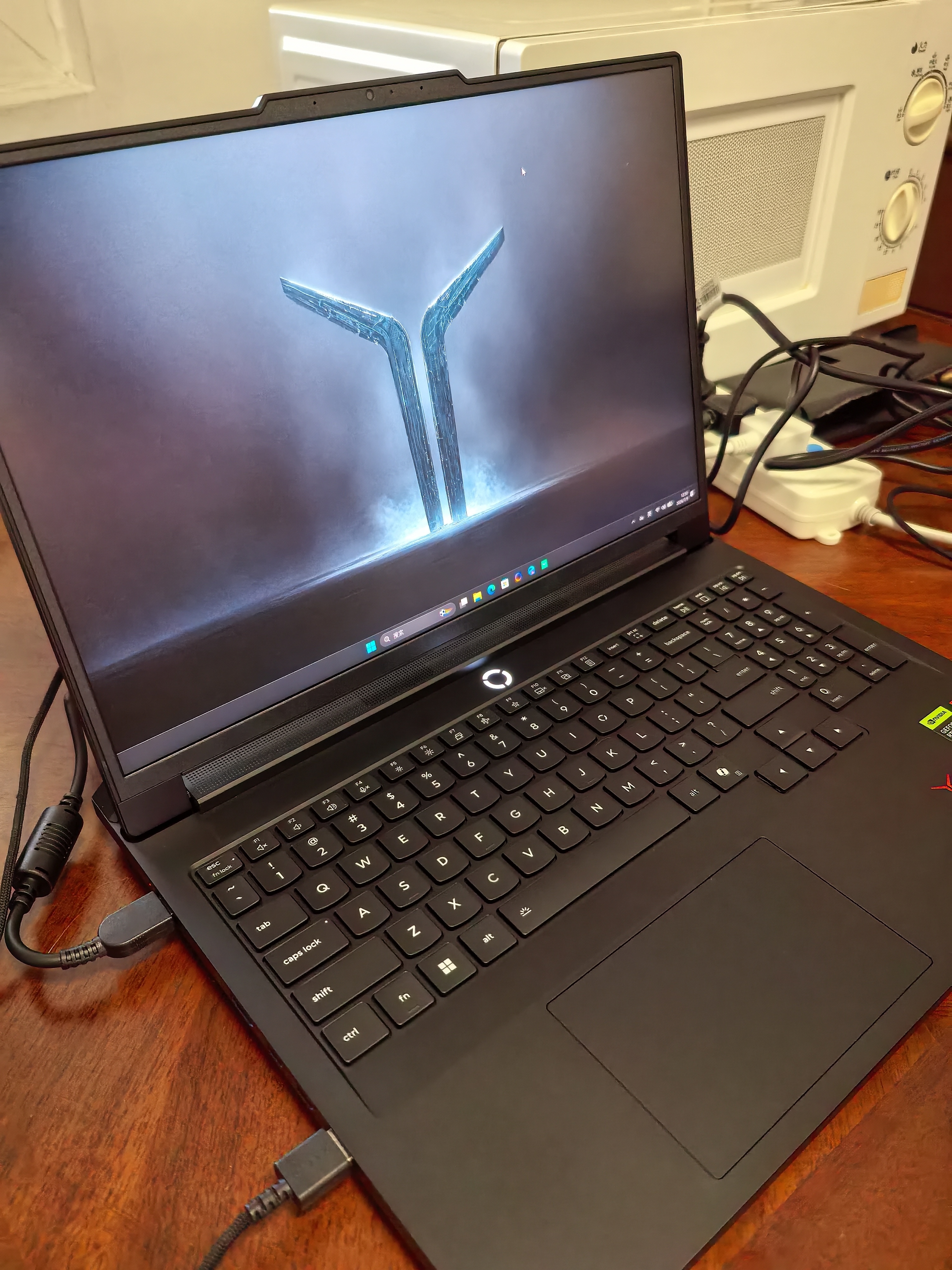 联想拯救者R9000P 2026 电竞游戏本笔记本(锐龙 9 8945HX 16G 1T RTX5060 2.5k 240Hz 100% DCI-P3)黑 实拍图