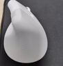 罗技（Logitech）Lift人体工学鼠标 垂直鼠标 小手鼠标 无线蓝牙鼠标 3台设备秒切换 带Logi Bolt接收器 白色 实拍图