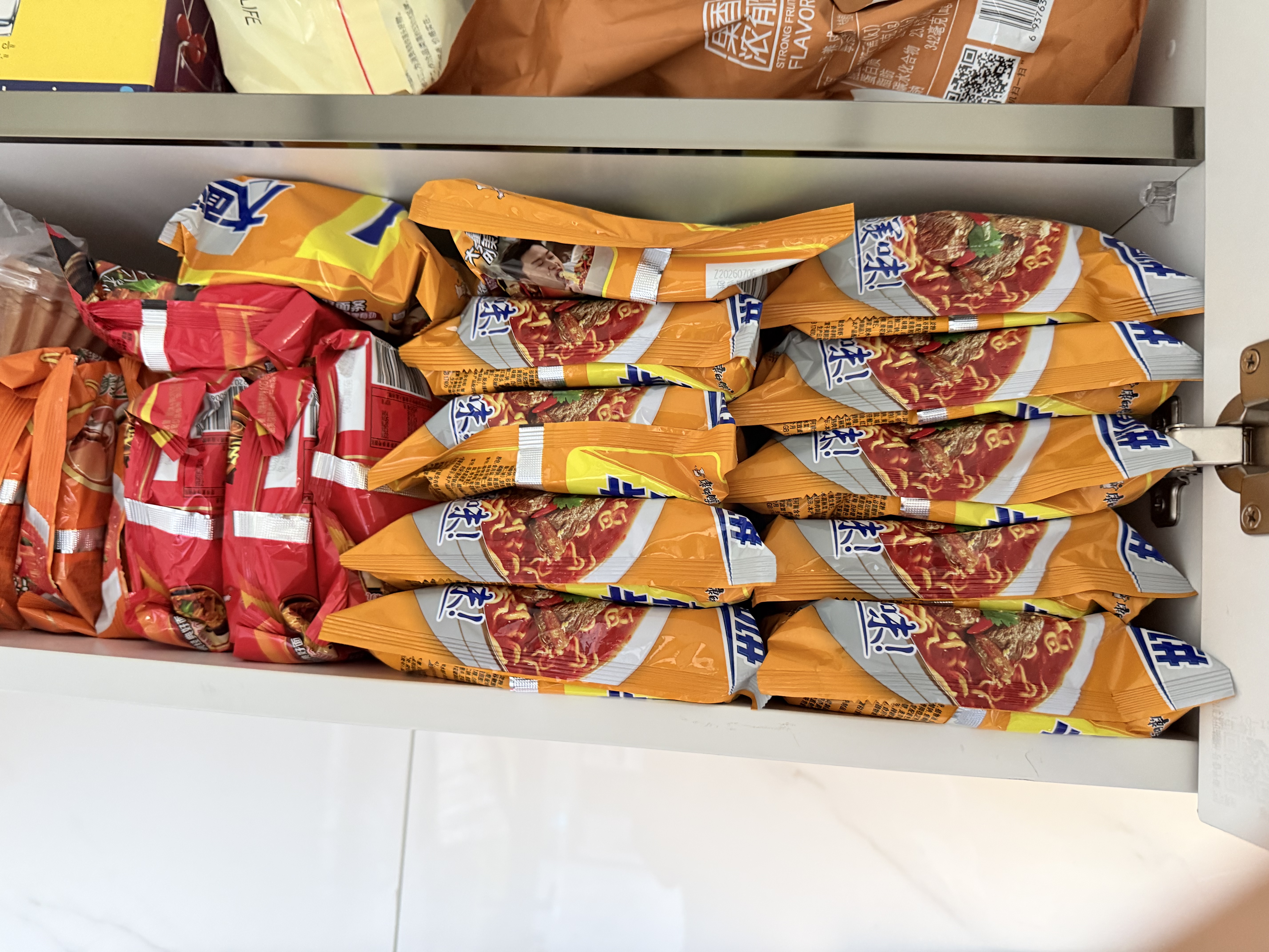 康师傅方便面整箱装批发泡面混搭大食袋BIG混合红烧香辣速食休闲食品 【一倍半】香辣牛肉 128g*21 实拍图