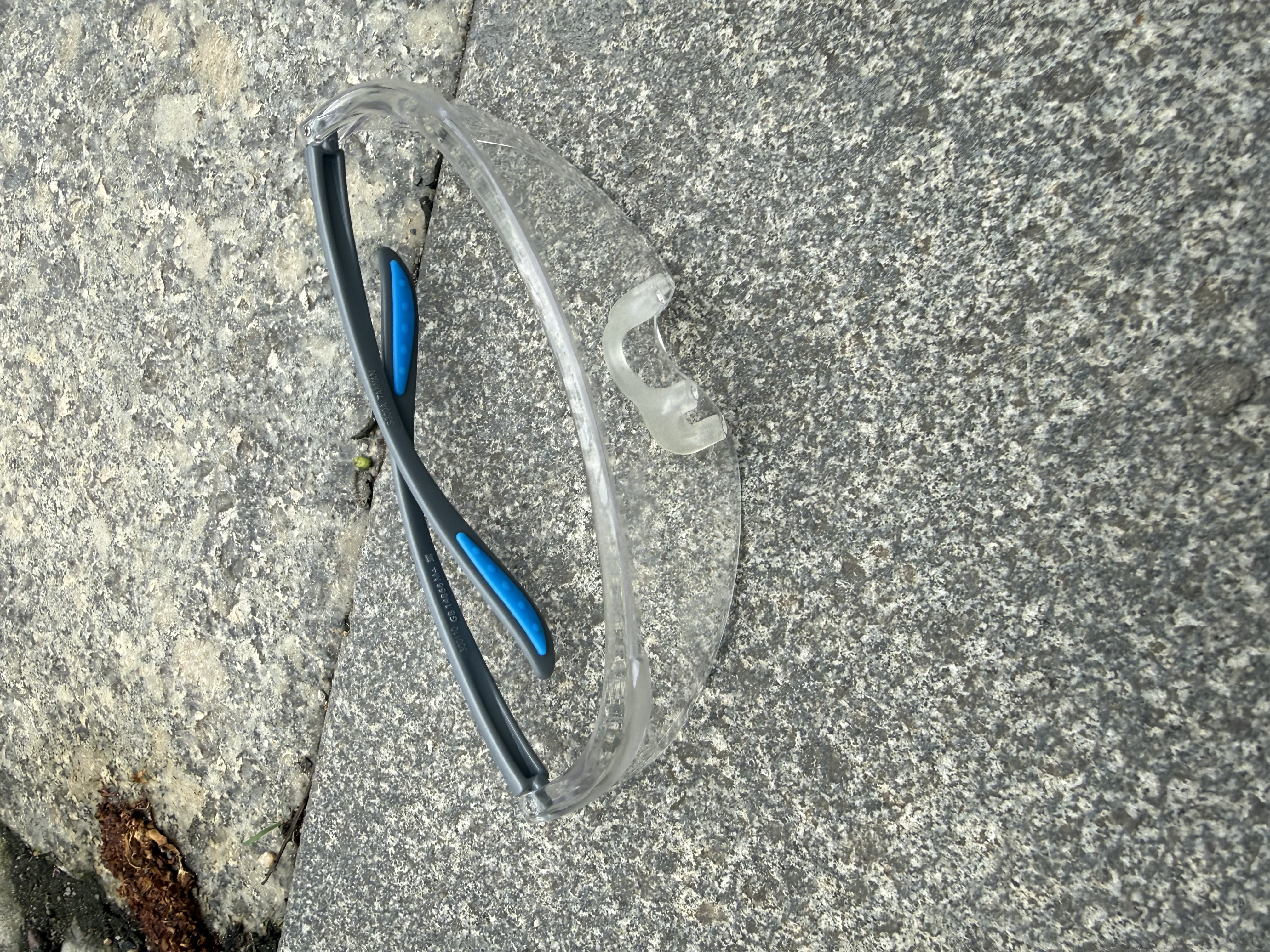 霍尼韦尔（Honeywell）防冲击眼镜S300A 防风防尘抗冲击液体飞溅护目镜男女 300110 蓝透 实拍图