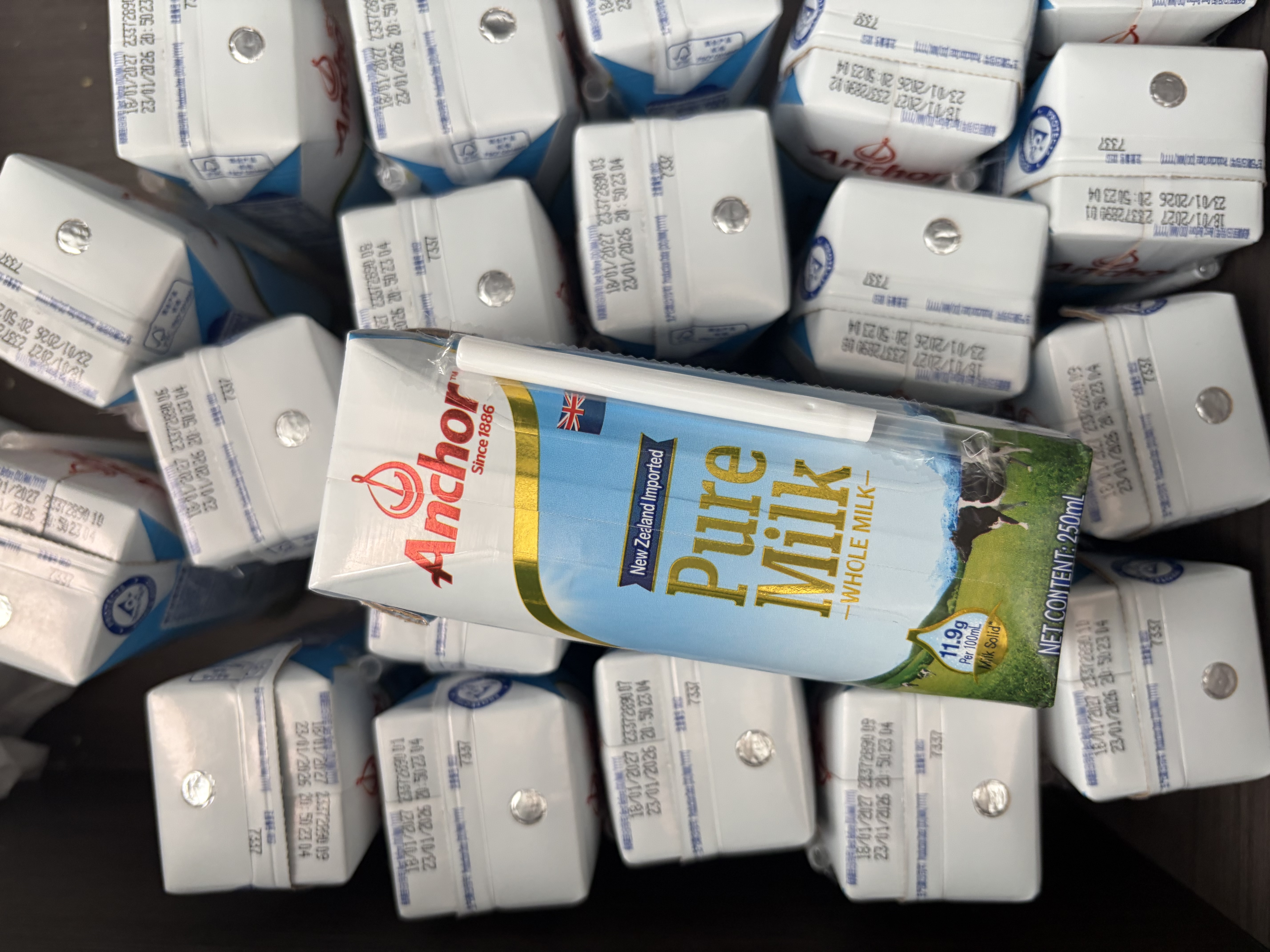 安佳（Anchor）3.6g蛋白质 全脂牛奶 250ml*24盒 新西兰原装进口草饲 实拍图
