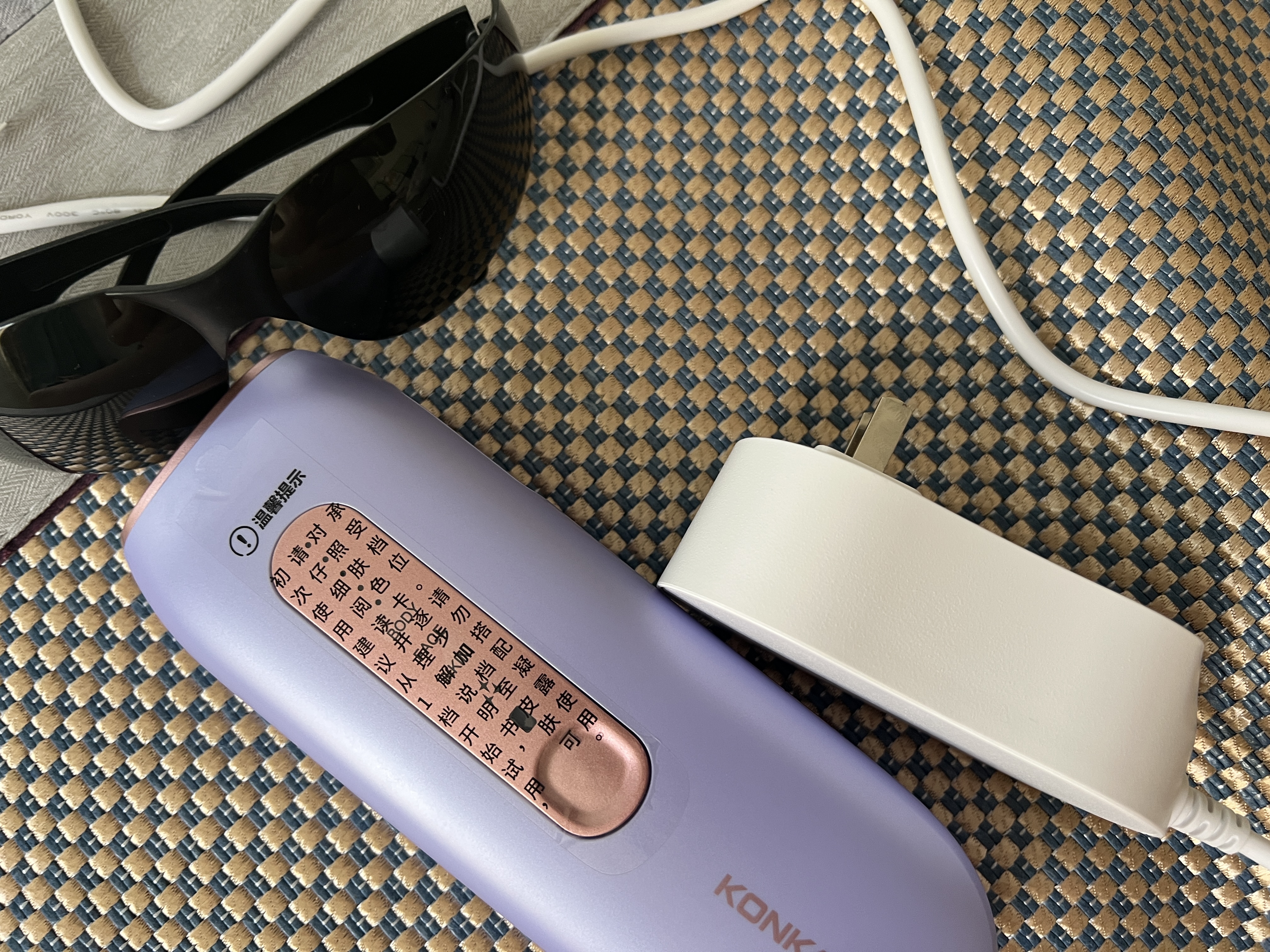 康佳（KONKA）脱毛仪3301蓝宝石冰感冰点家用宿舍唇部腋下大小腿比基尼线脱毛神器送女友生日礼物实用 保价30天 香芋紫-冰点蓝宝石Pro版本 实拍图