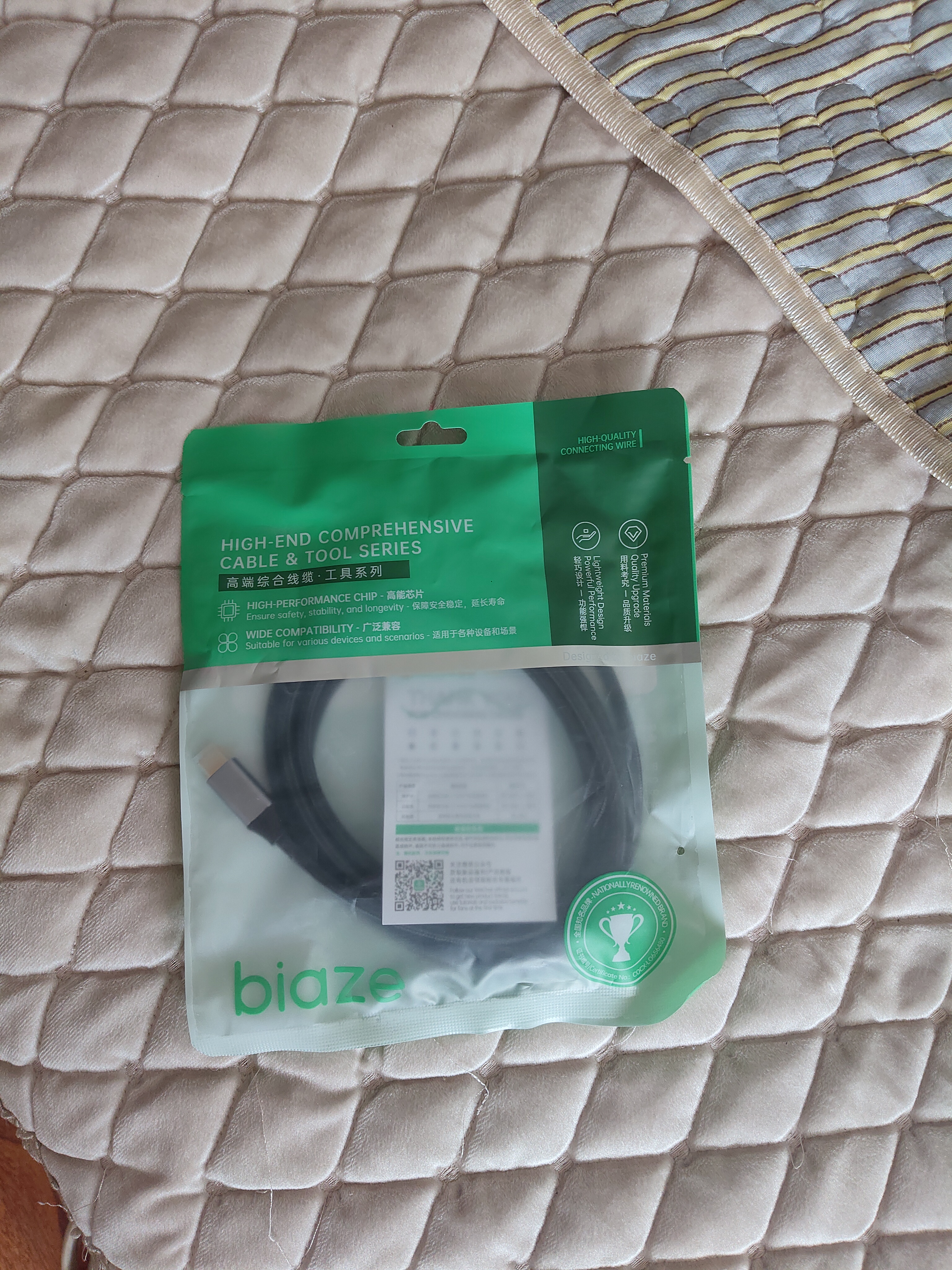 毕亚兹USB4全功能线 2米兼容雷电3侧弯PD100W快充8K高清投屏硬盘盒高速传输苹果笔记本电脑平板手机连接 实拍图
