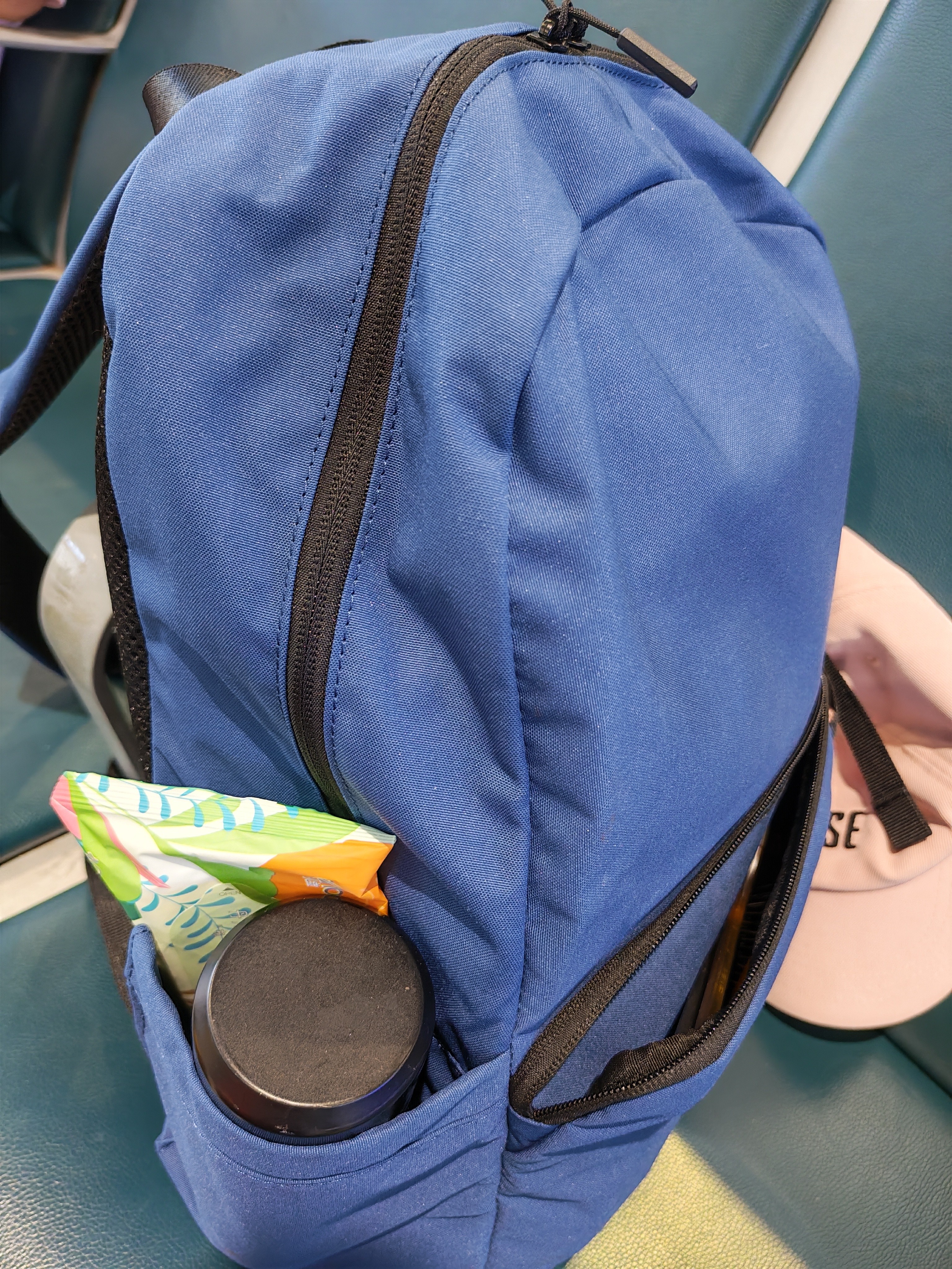 京东京造轻量双肩背包20L升级版2.0 男女运动旅行通勤学生书包 海蓝 实拍图