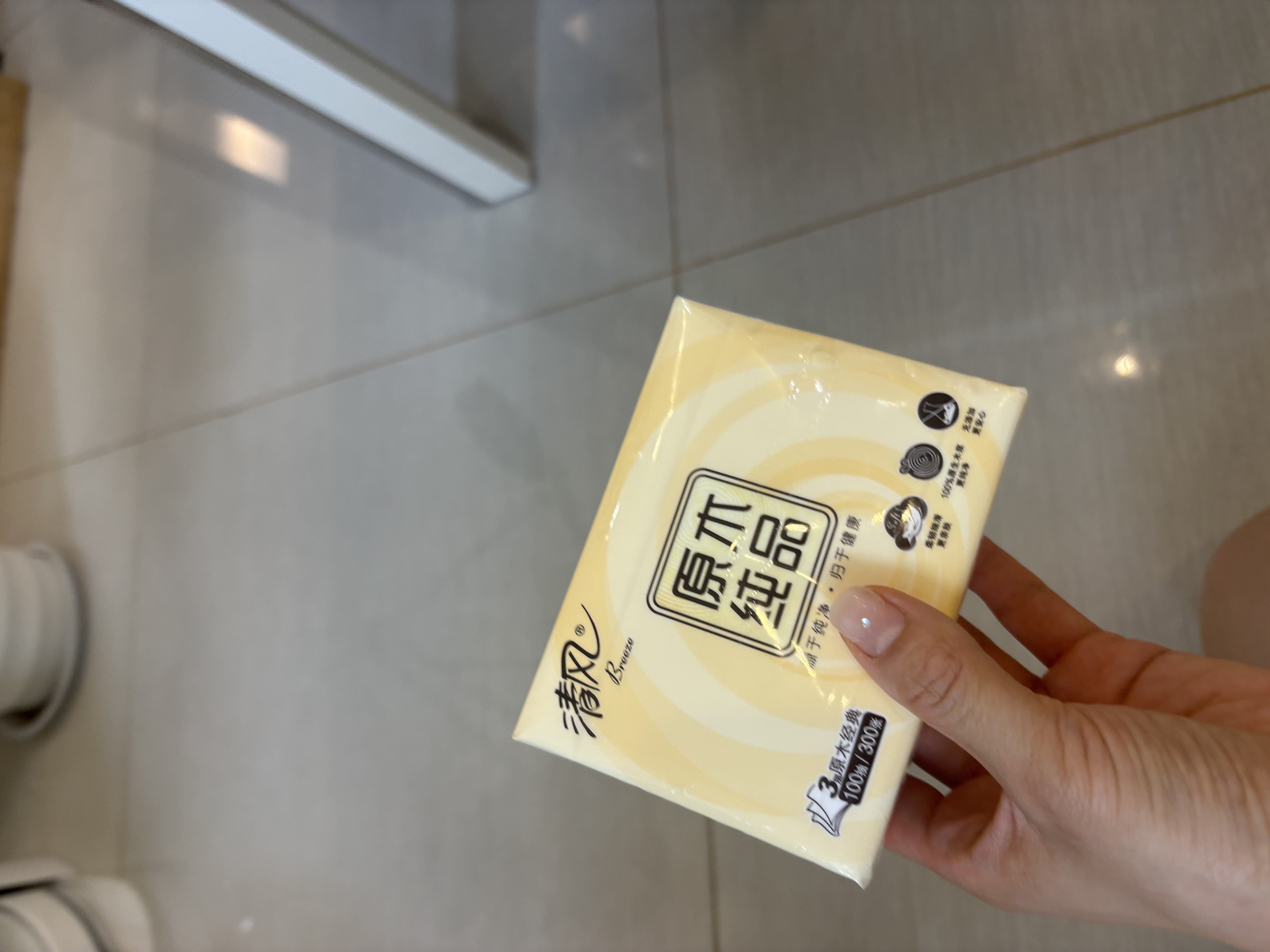 洁柔抽纸 繁花系列3层100抽*20包 可湿水面巾纸 柔韧卫生纸 整箱纸巾 实拍图
