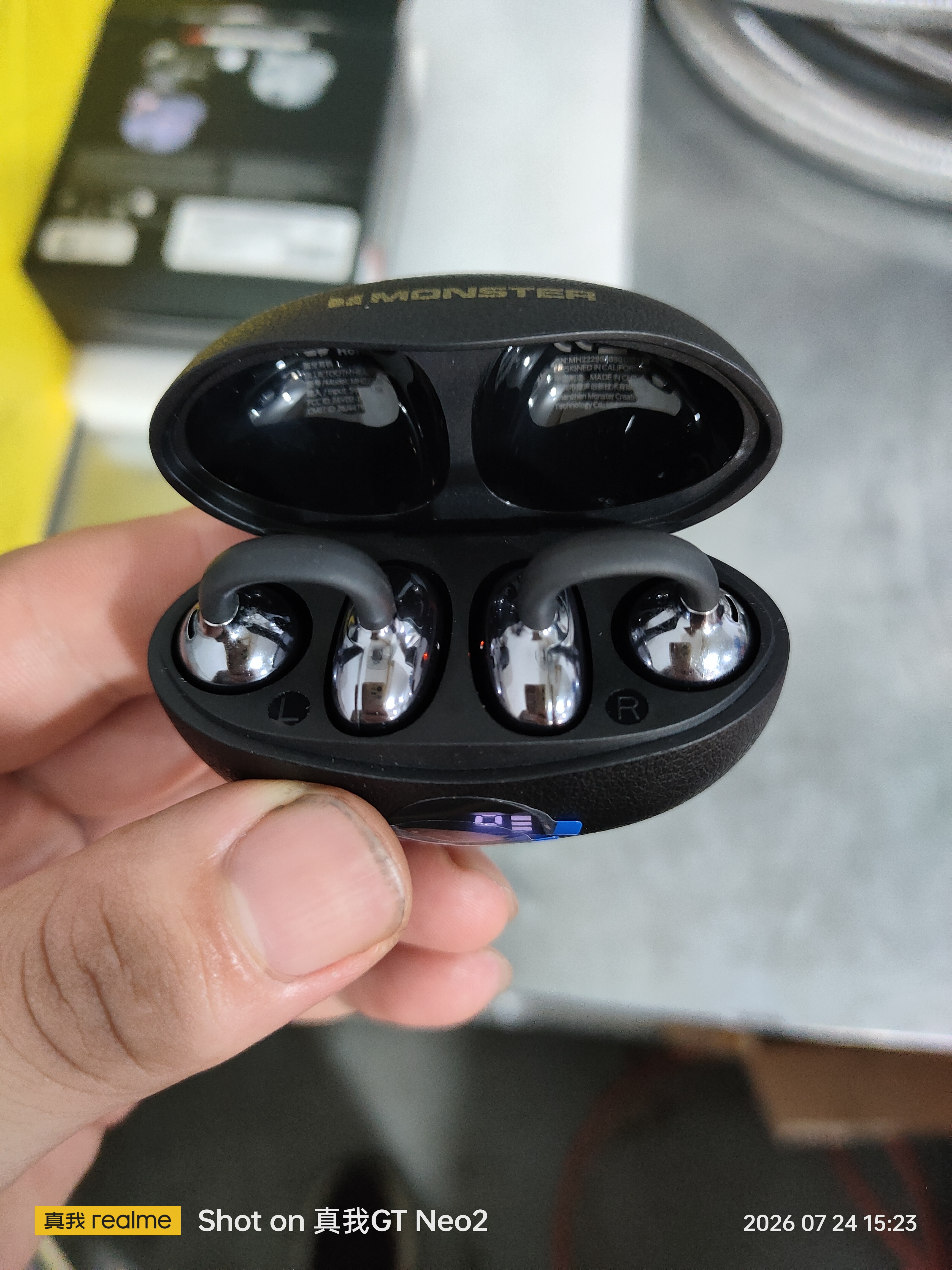 魔声（Monster）Airclip AC710 蓝牙耳机无线降噪运动耳夹式骨传导概念开放不入耳舒适佩戴大电量超长续航数显屏 黑色【磨砂数显版+32h续航+单耳3.7g】 实拍图