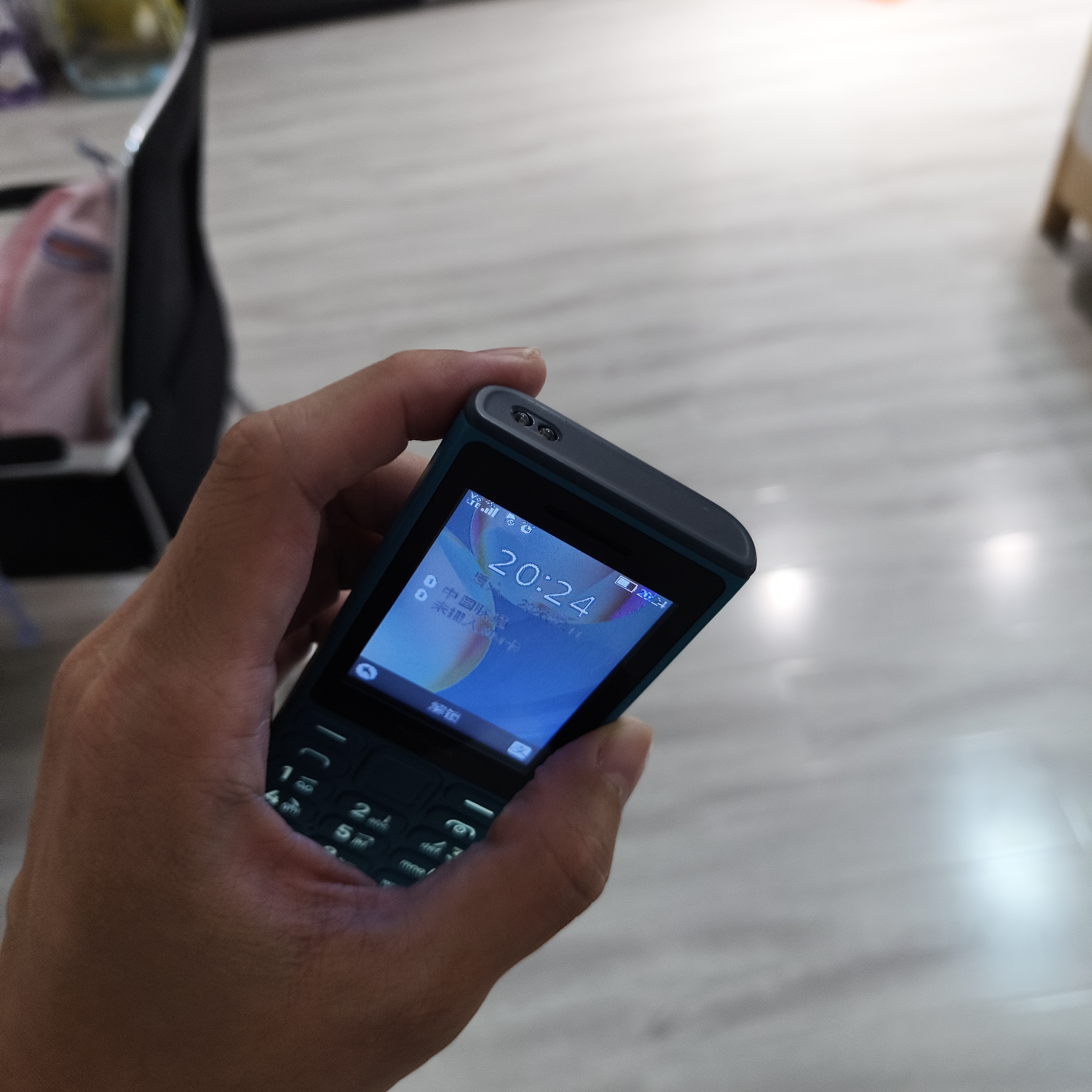 诺基亚（NOKIA）108 4G移动联通电信广电全网通 2.4英寸双卡双待 直板按键学生老人老年人功能机备用手机蓝色 实拍图