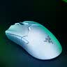 雷蛇（Razer）毒蝰V2pro专业版无线鼠标 电竞游戏 轻量化 对称型  白色(附专用防滑贴+Type-C充电接口) 实拍图