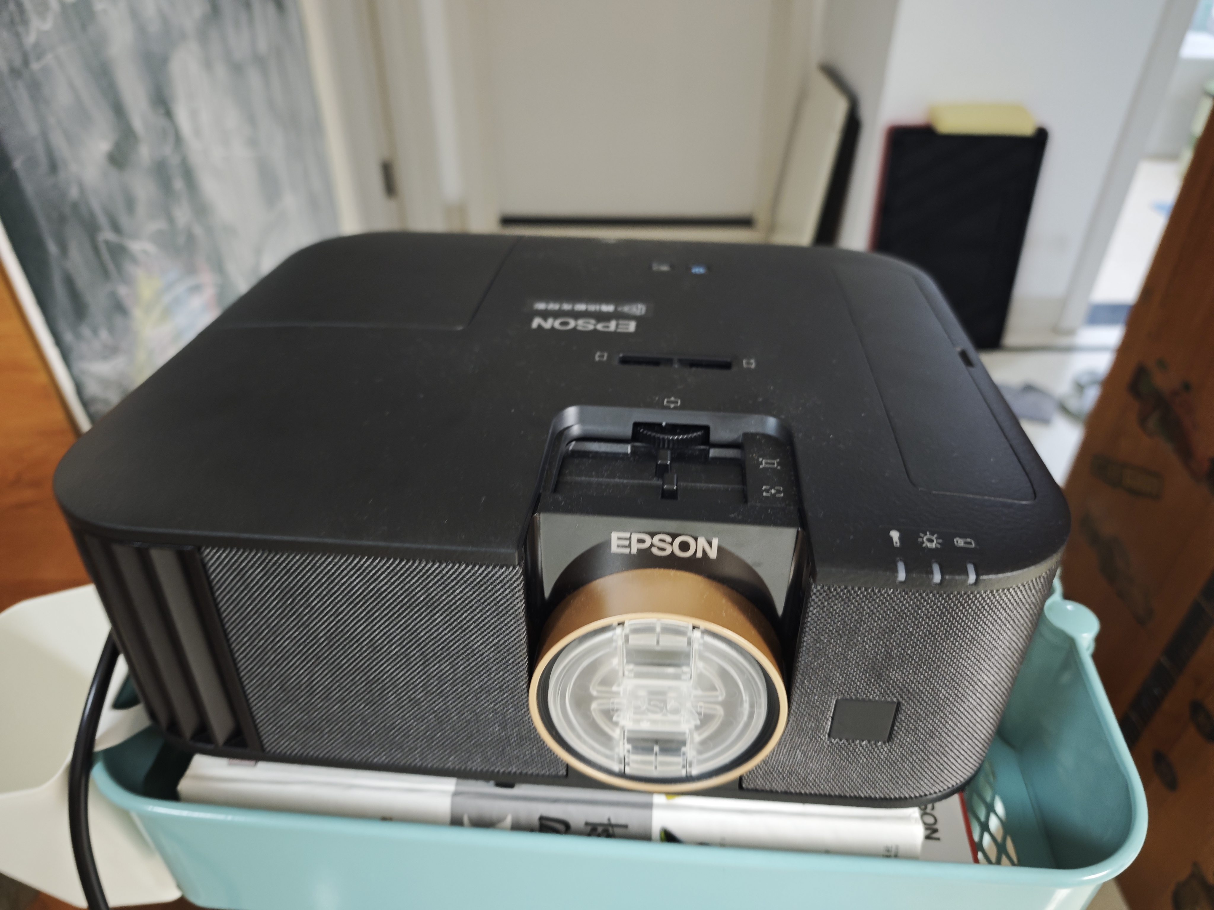 爱普生（EPSON）CH-TW6280T家用投影仪 4K专业家庭影院智能投影仪（±60%镜头位移 1.62倍光学变焦） 实拍图