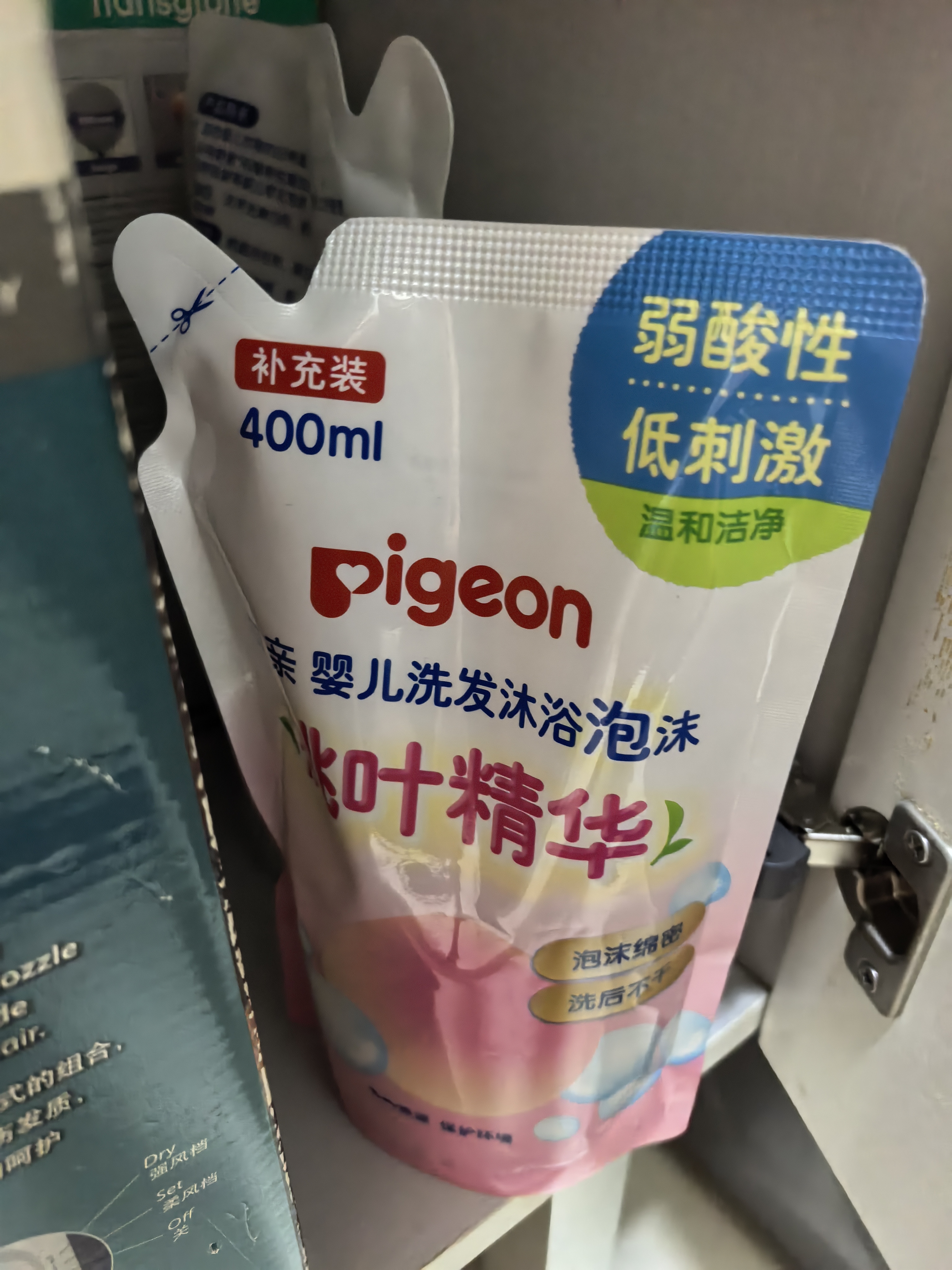 贝亲（Pigeon）婴儿洗发水沐浴露  洗发沐浴二合一 补充装桃叶精华 400ml IA228 实拍图