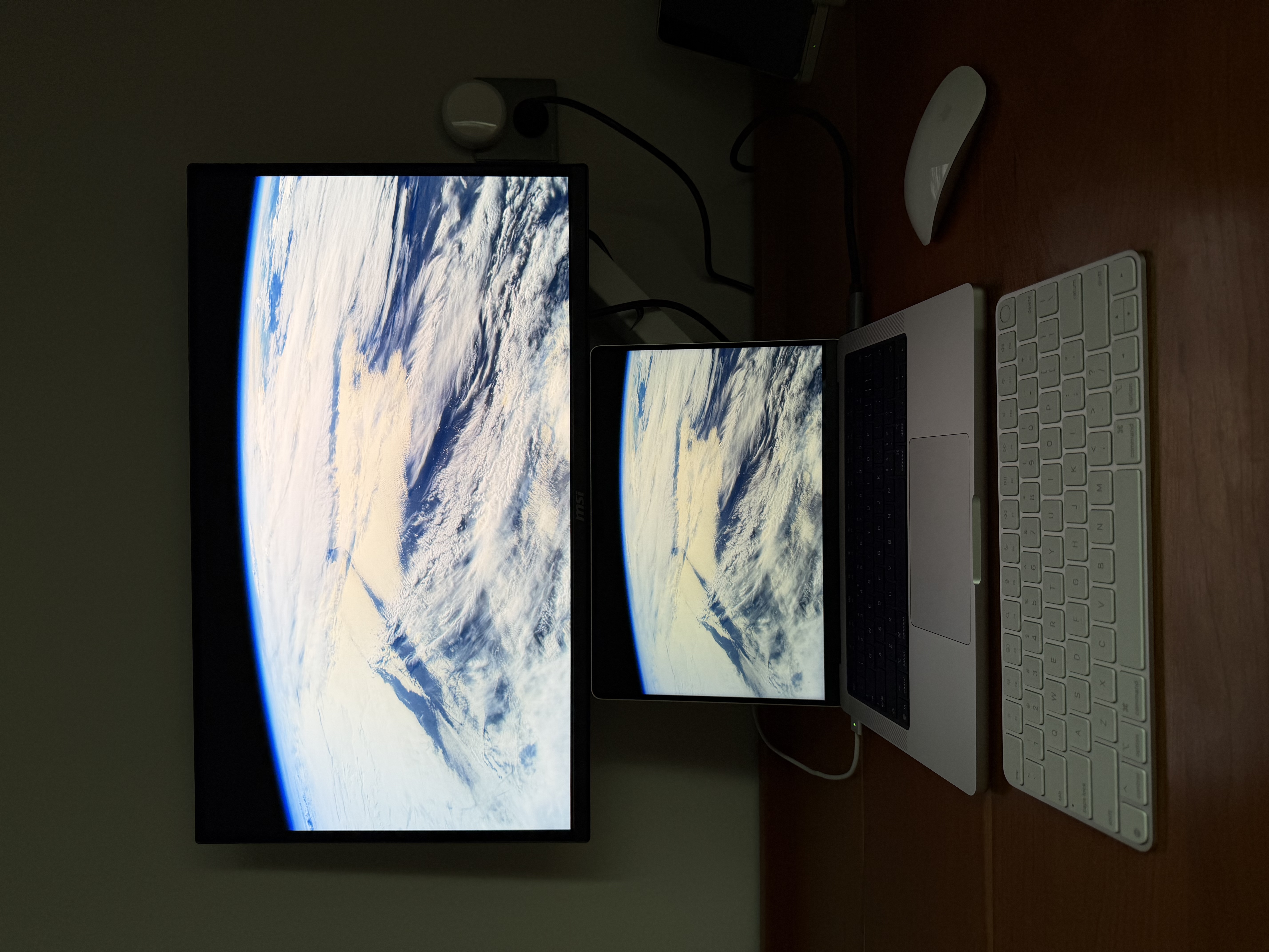 微星（MSI）流光E16 MAG 272UP QD-OLED E16 27英寸4K165Hz 三星面板QD-OLED电脑显示器HDR400游戏电竞显示屏 实拍图