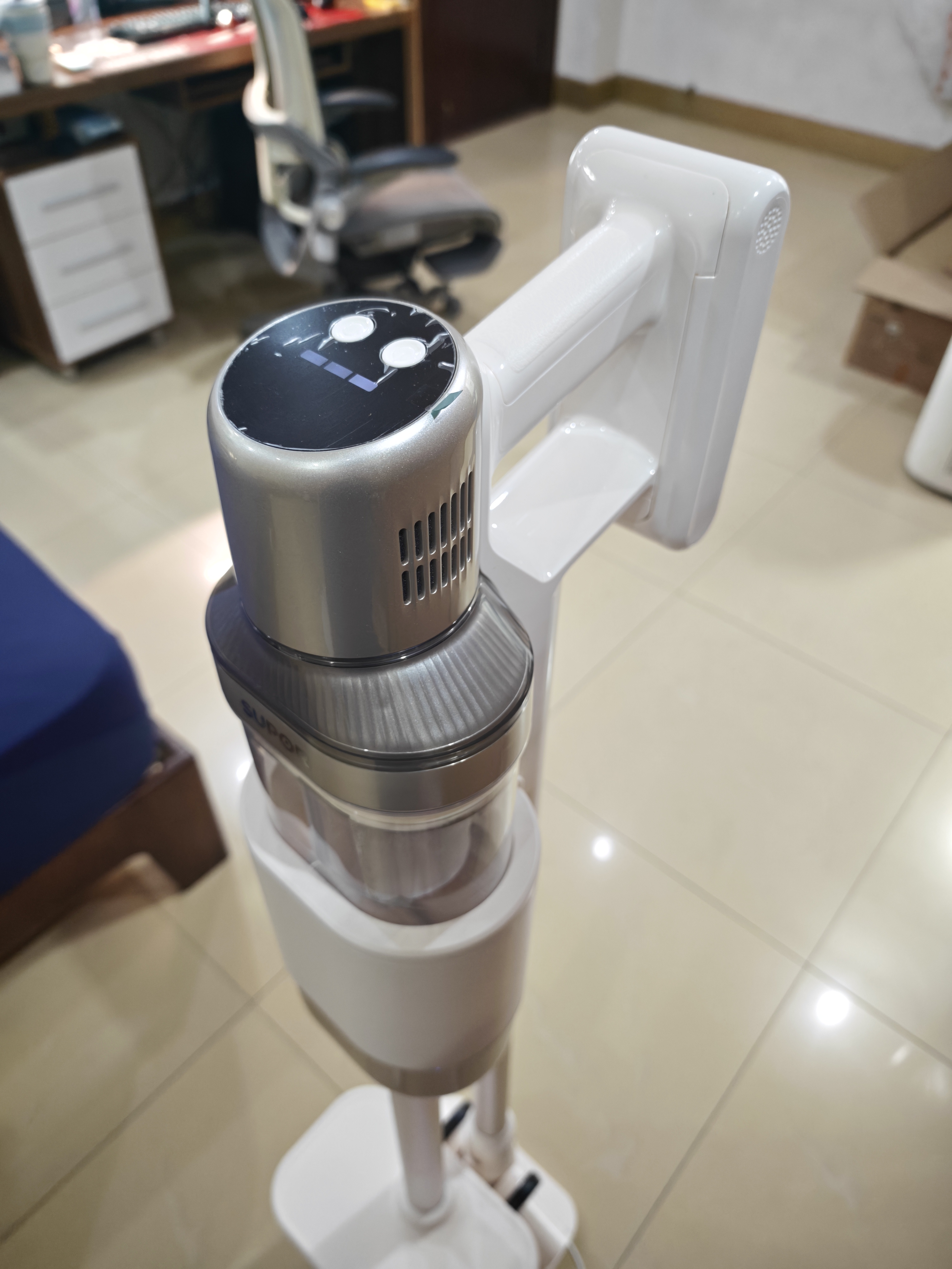 苏泊尔（SUPOR）吸尘器【除尘神器】智能自动集尘管家家用手持无线集尘基站大吸力绿光除螨双尘杯毛发防缠V96 实拍图