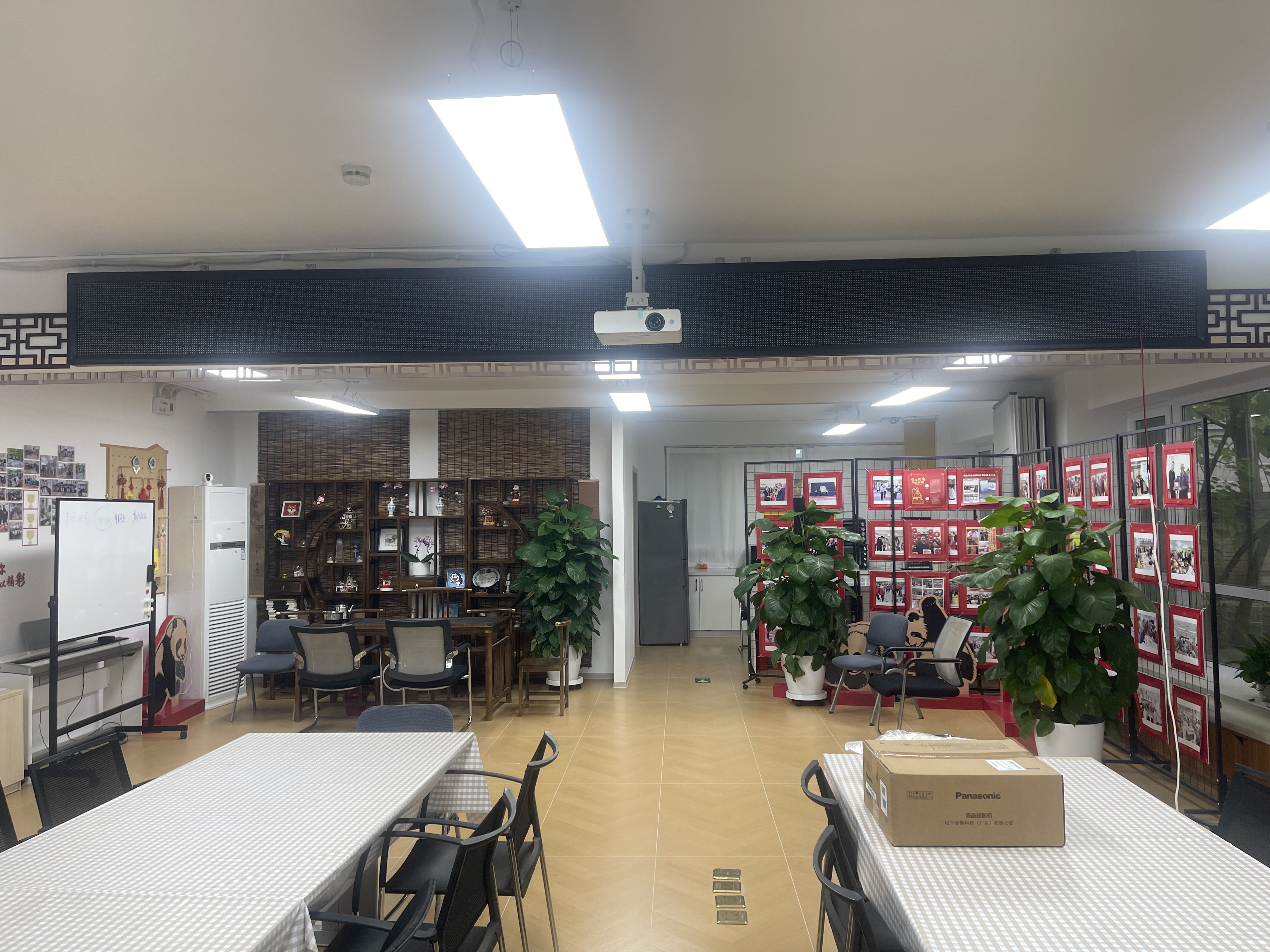 松下（Panasonic）PT-WX3401投影仪办公室白天会议专用 投影机家用家庭影院 会议商用 （3400高流明 3LCD ） 实拍图