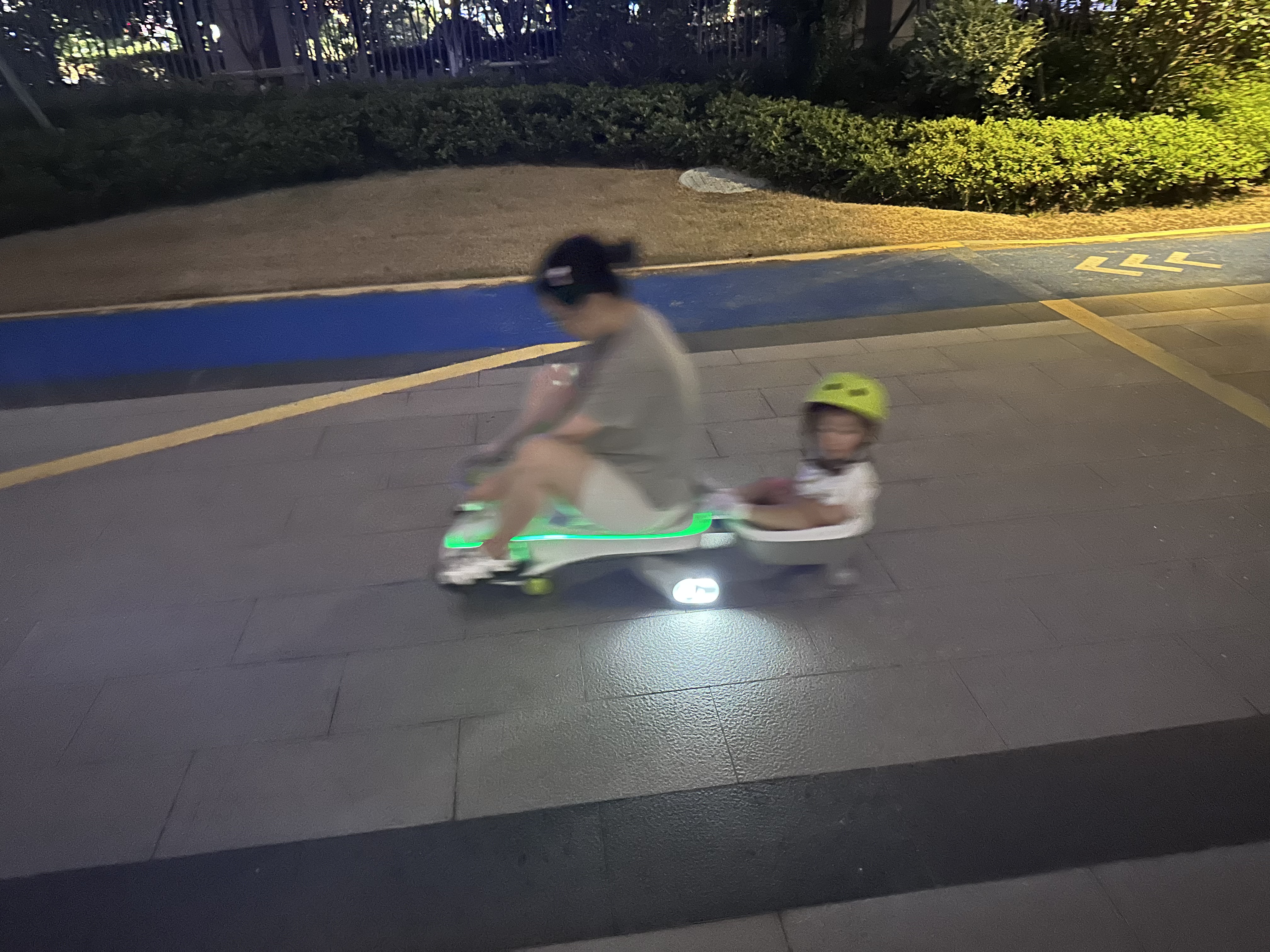 babycare儿童电动扭扭车防侧翻溜溜车大人可坐宝宝礼物3-6岁  辛德白 实拍图