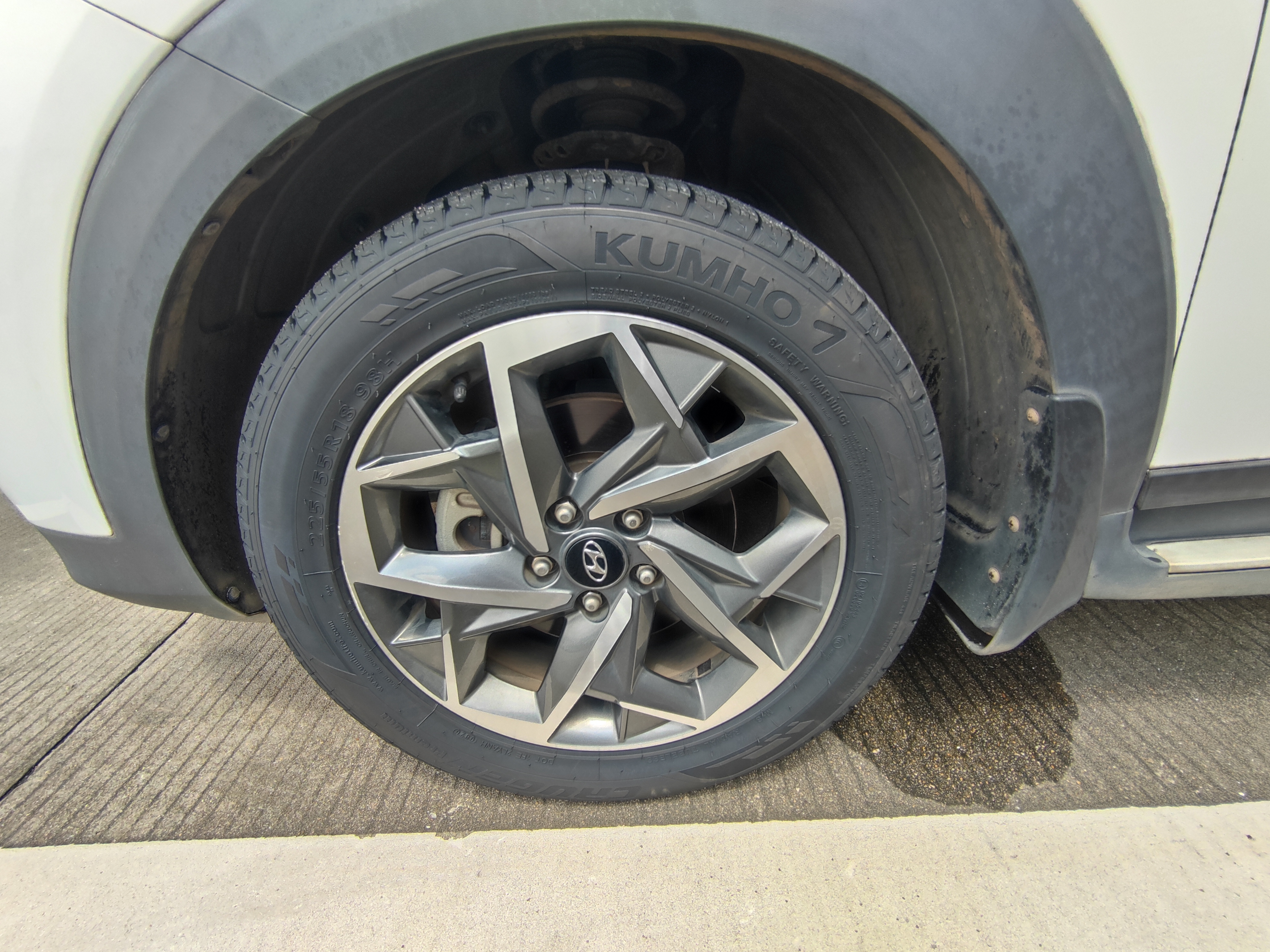 锦湖KUMHO汽车轮胎 225/55R18 98H KL33 原配新途胜/新ix35/欧蓝德 实拍图