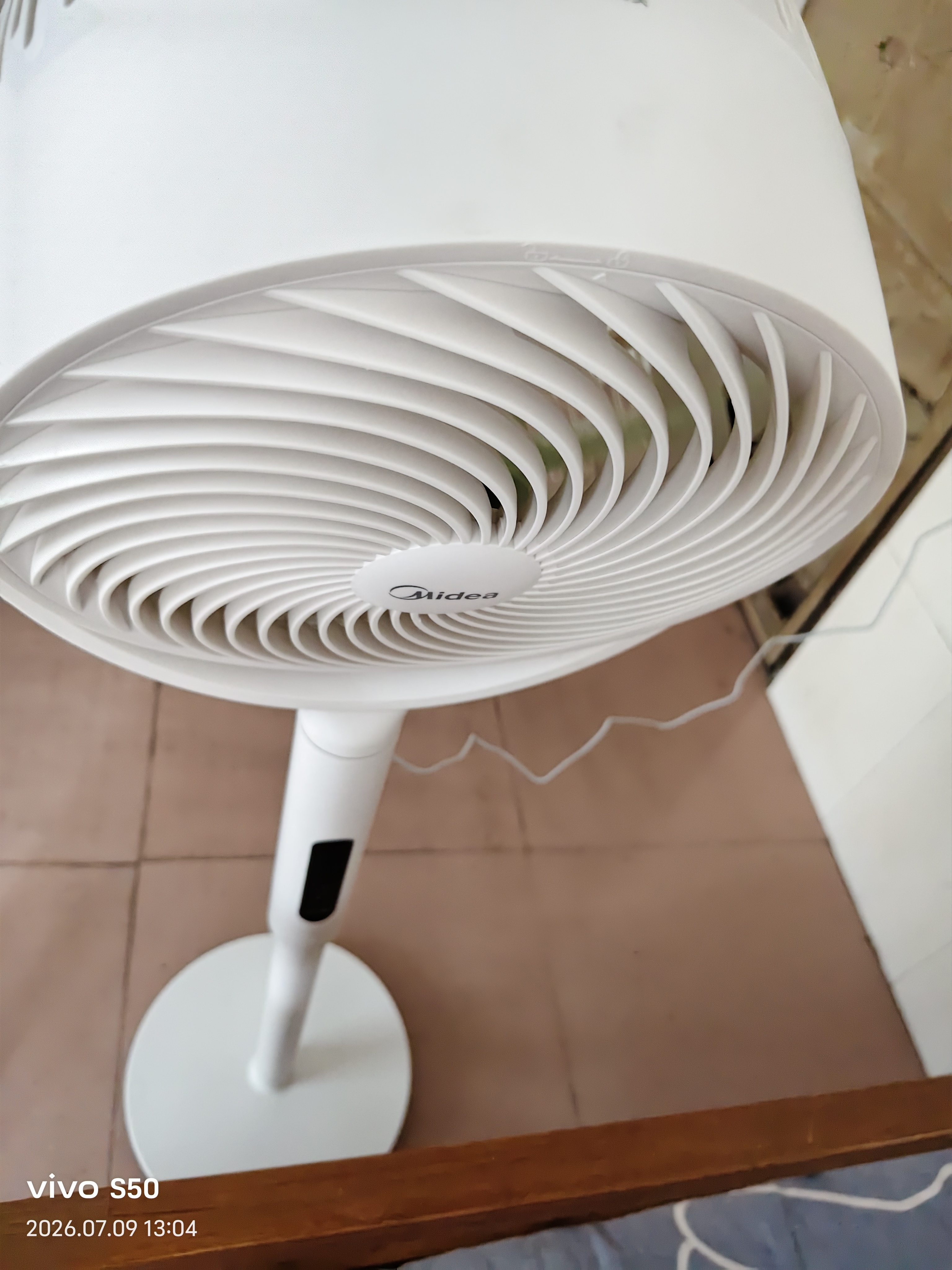 美的（Midea）【3D摇头】直流变频静音落地空气循环扇家用卧室净化换气扇语音遥控电风扇大风力一级能效GDJ24WYJ 实拍图