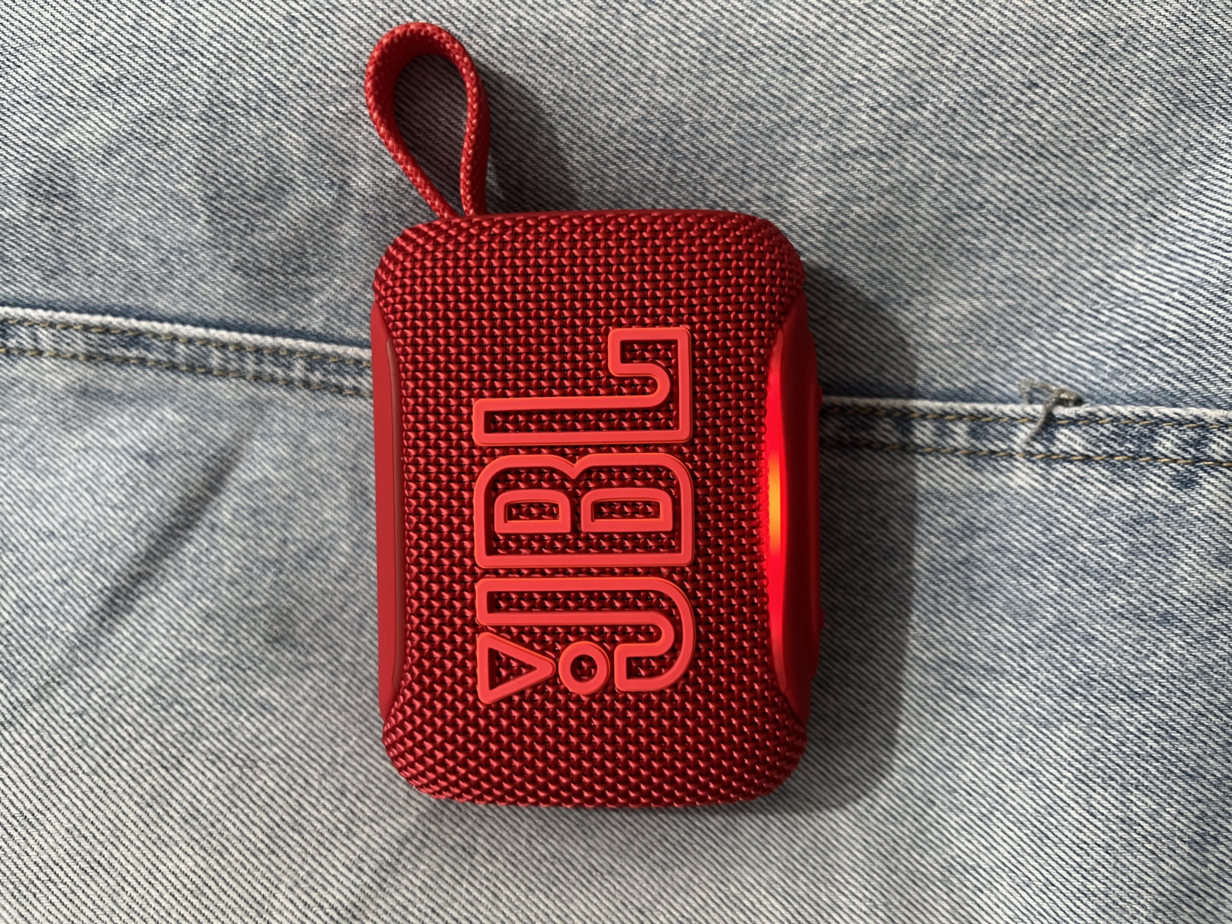 JBL GO5 音乐金砖五代 蓝牙音箱 便携迷你音响 氛围灯音箱 口袋音箱 Pocket 出游搭子 礼物 石榴红 实拍图